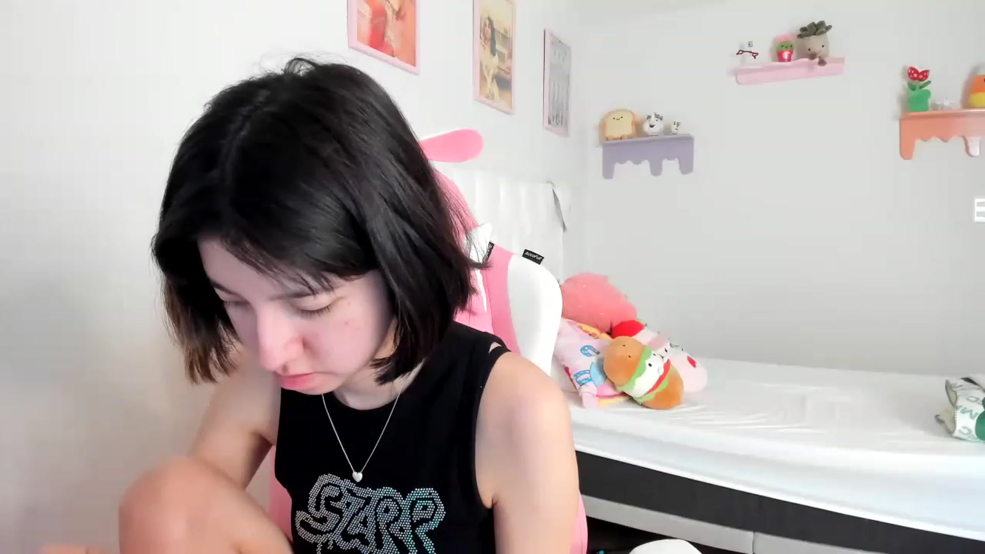 Gallery image thumbnail from Cherrycute666's myfreecams stream on, 06/27/2023, 17:14 image 6 of 20