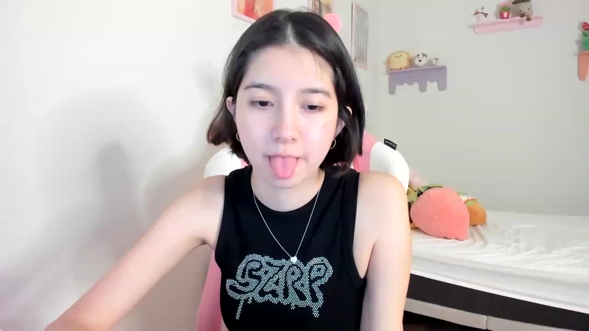 Gallery image thumbnail from Cherrycute666's myfreecams stream on, 06/28/2023, 01:14 image 10 of 20