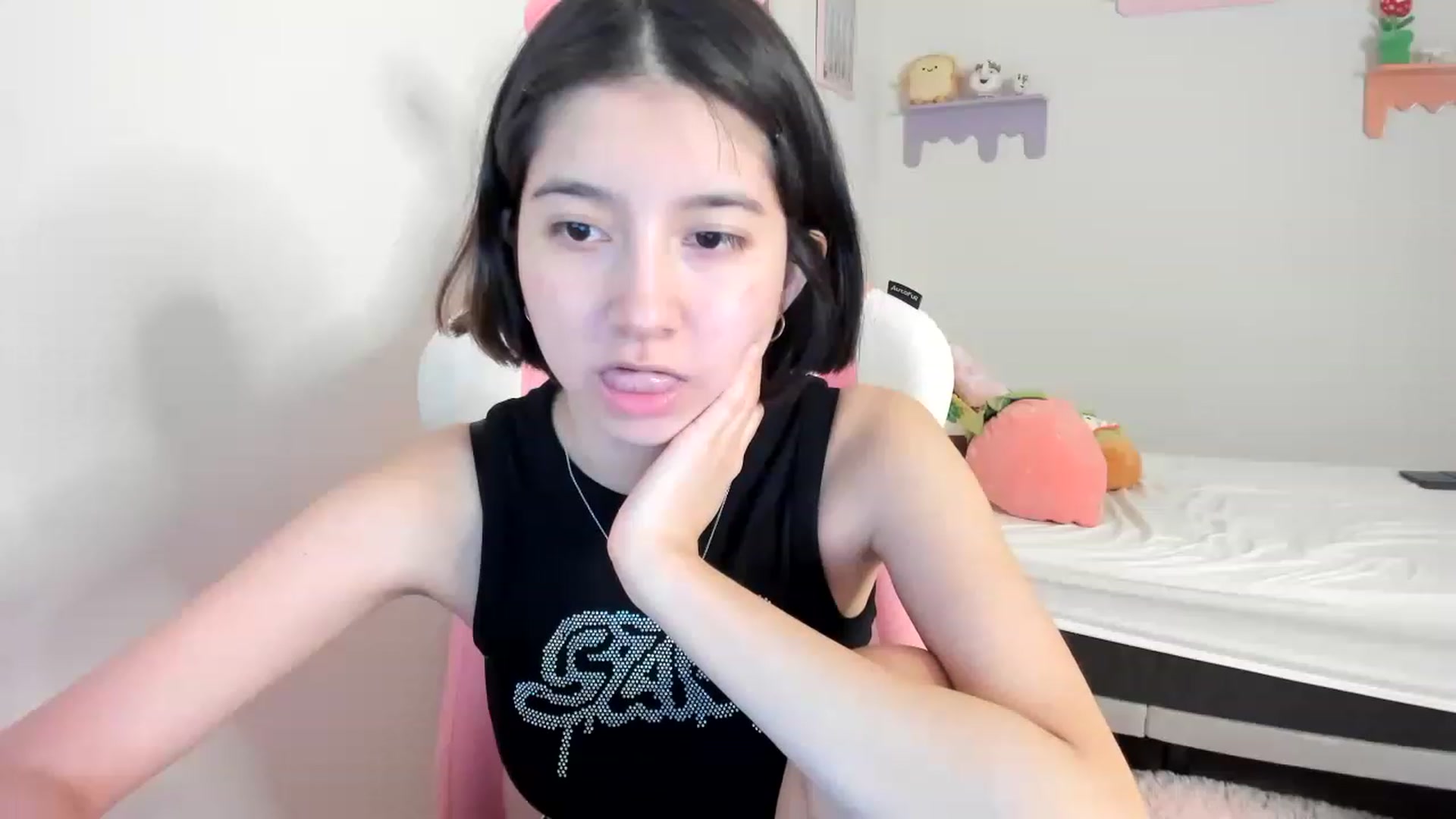 Gallery image thumbnail from Cherrycute666's myfreecams stream on, 06/28/2023, 01:14 image 11 of 20