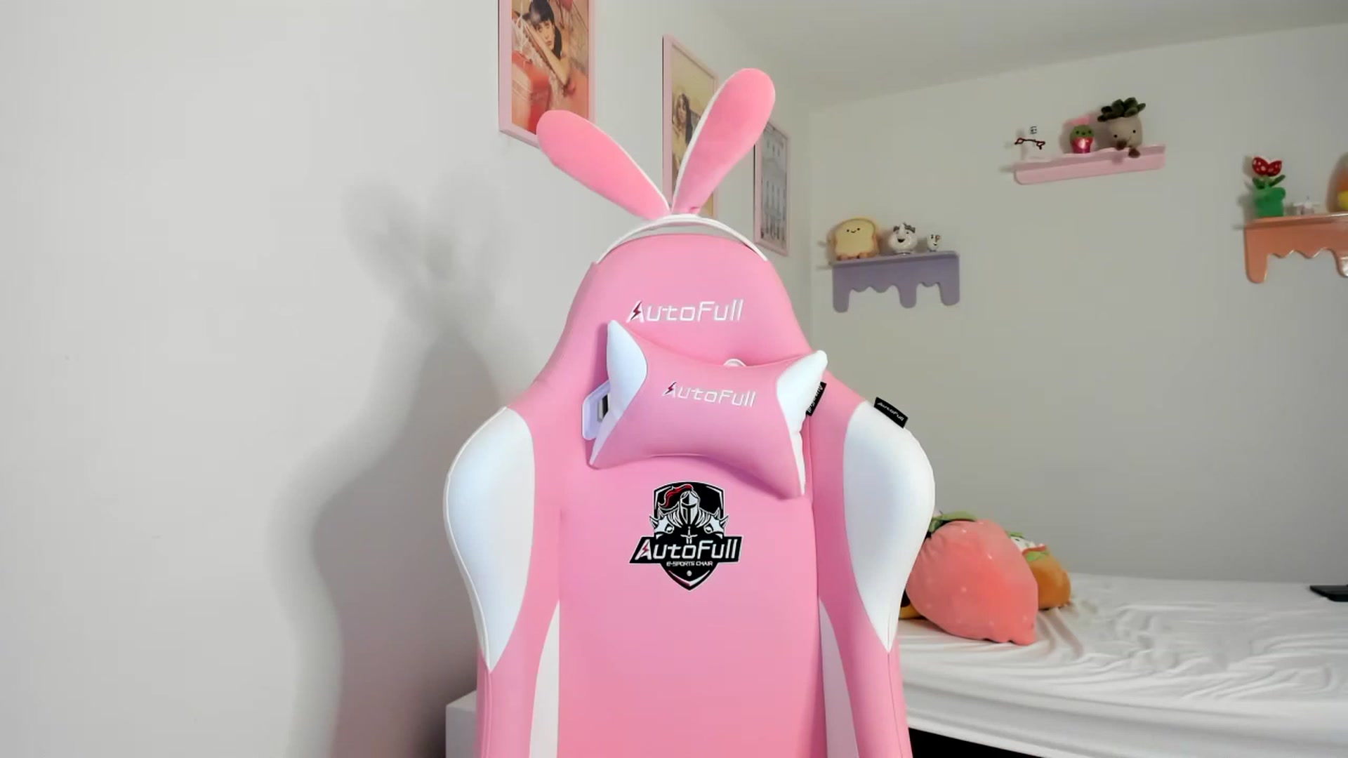 Gallery image thumbnail from Cherrycute666's myfreecams stream on, 06/28/2023, 01:14 image 15 of 20