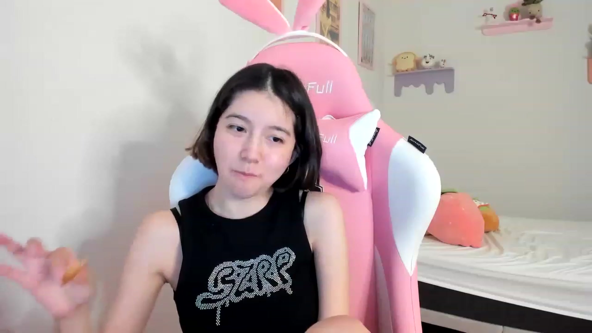 Gallery image thumbnail from Cherrycute666's myfreecams stream on, 06/28/2023, 01:14 image 17 of 20