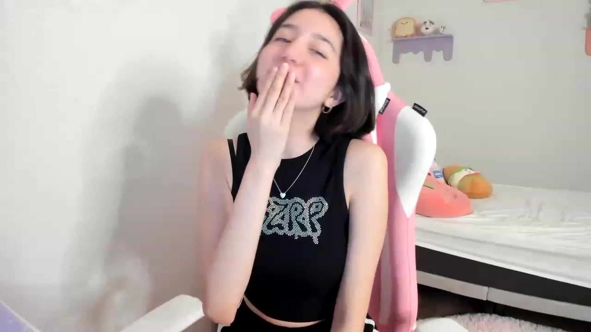 Gallery image thumbnail from Cherrycute666's myfreecams stream on, 06/28/2023, 05:01 image 17 of 20