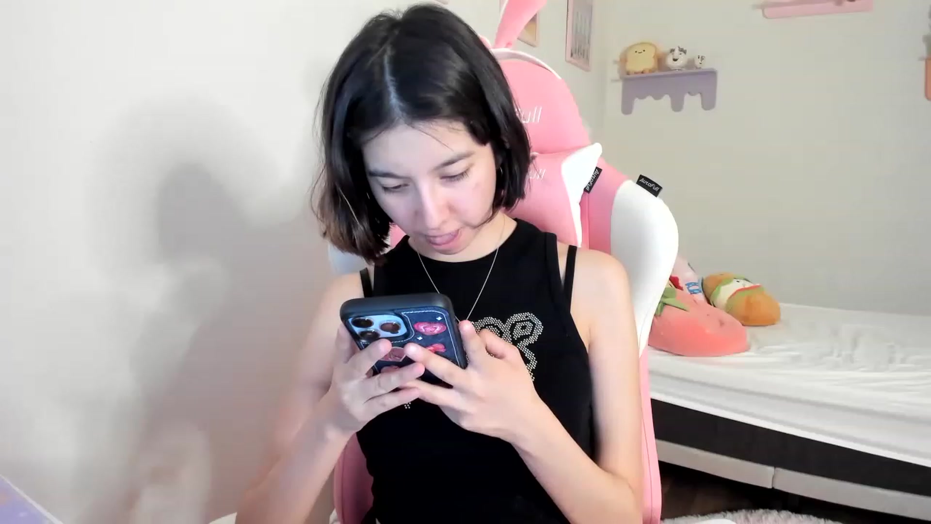 Gallery image thumbnail from Cherrycute666's myfreecams stream on, 06/28/2023, 06:03 image 1 of 20