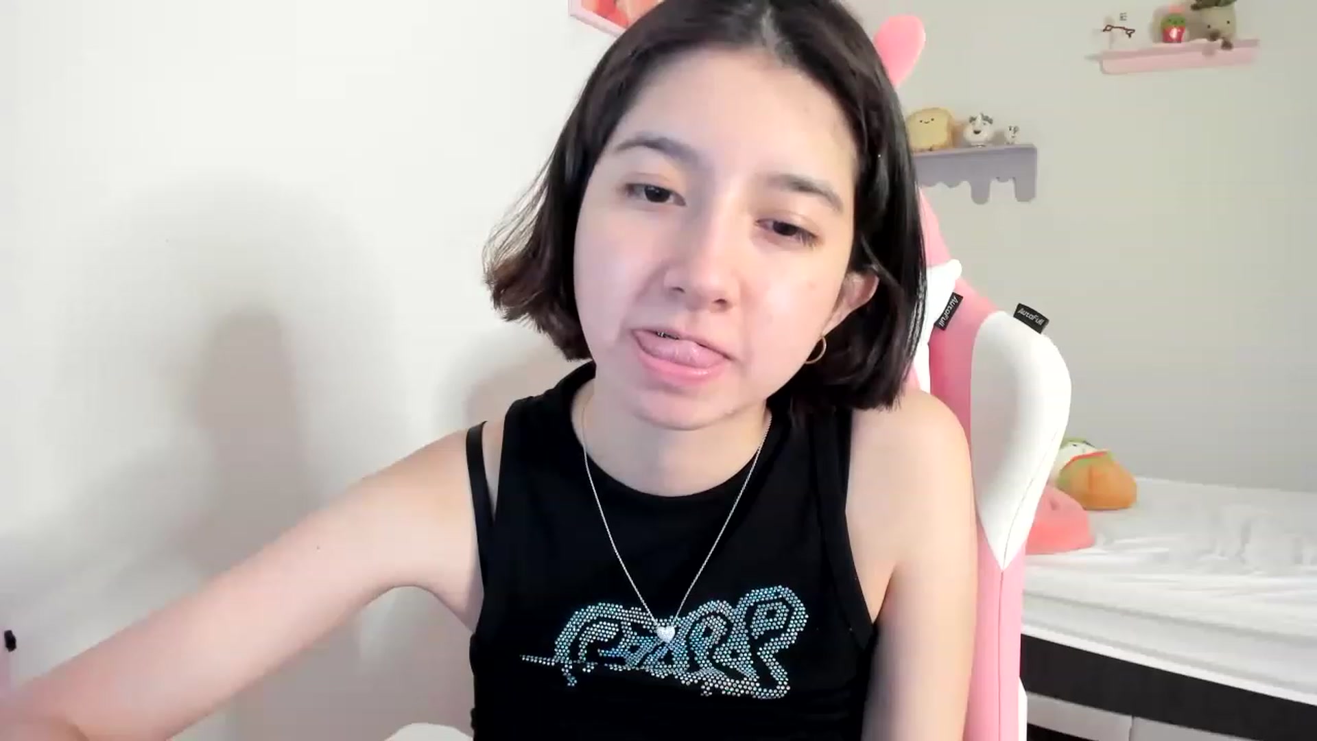 Gallery image thumbnail from Cherrycute666's myfreecams stream on, 06/28/2023, 06:03 image 10 of 20