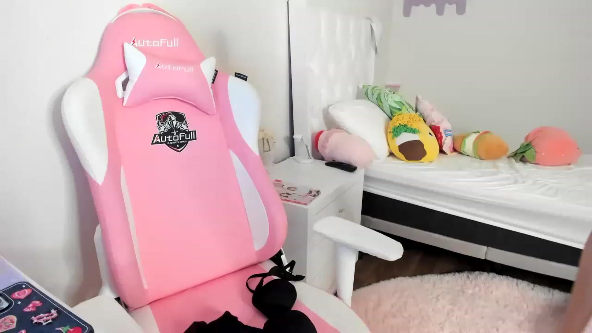 Gallery image thumbnail from Cherrycute666's myfreecams stream on, 06/28/2023, 07:45 image 13 of 20