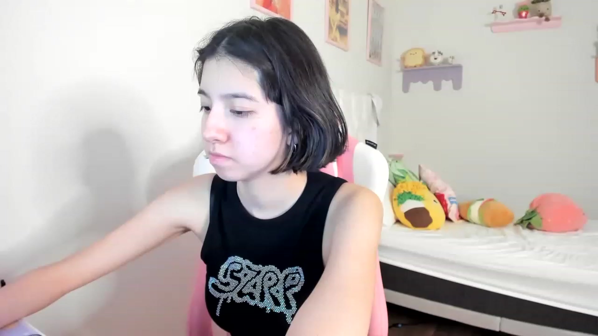 Gallery image thumbnail from Cherrycute666's myfreecams stream on, 06/28/2023, 07:45 image 14 of 20