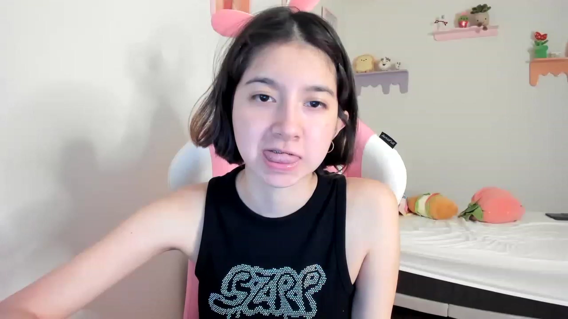 Gallery image thumbnail from Cherrycute666's myfreecams stream on, 06/28/2023, 07:45 image 7 of 20