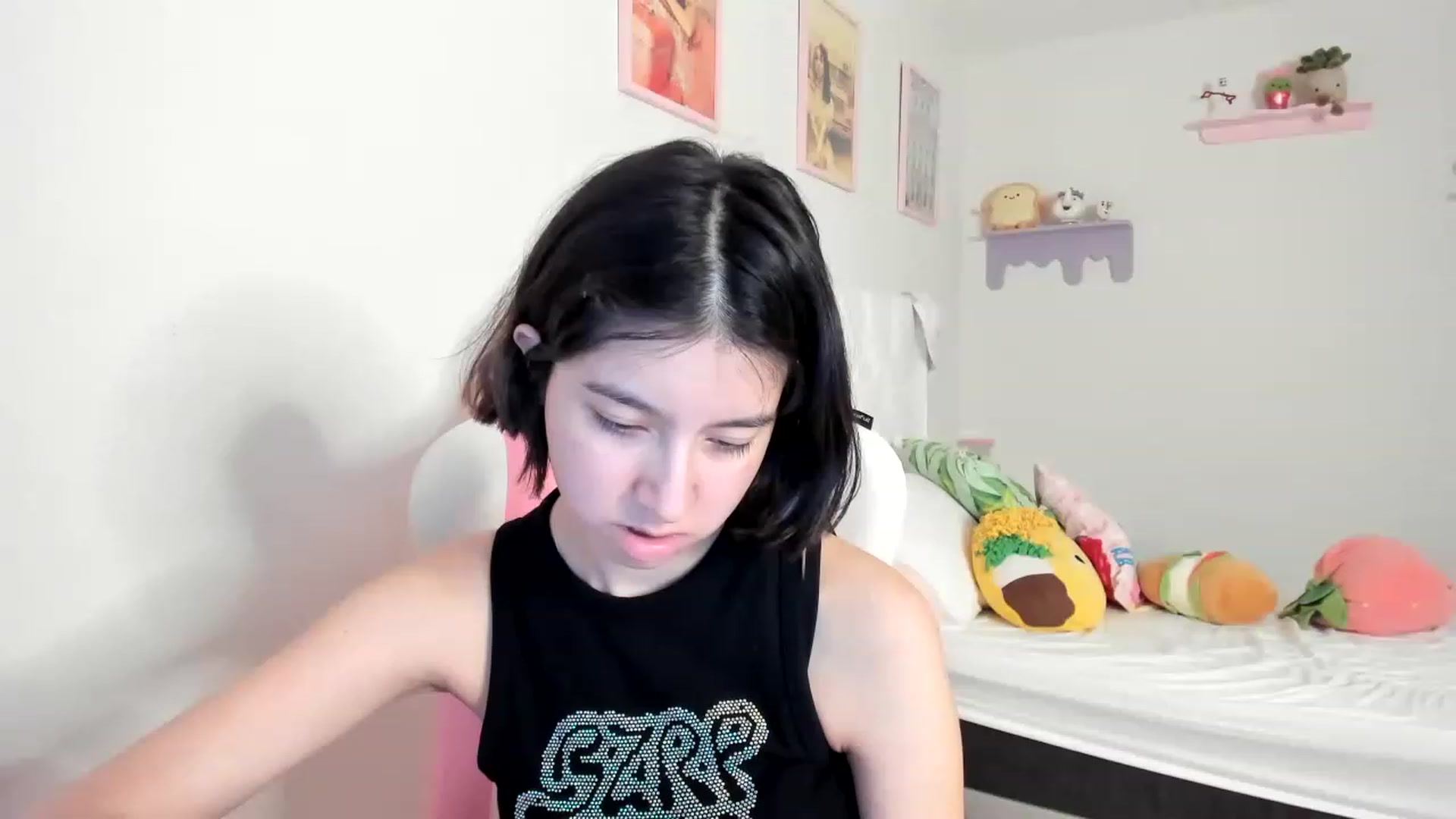 Gallery image thumbnail from Cherrycute666's myfreecams stream on, 06/28/2023, 07:45 image 16 of 20
