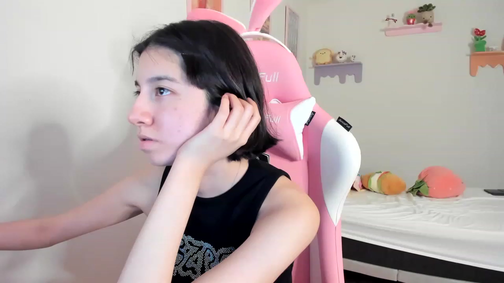 Gallery image thumbnail from Cherrycute666's myfreecams stream on, 06/28/2023, 07:45 image 6 of 20