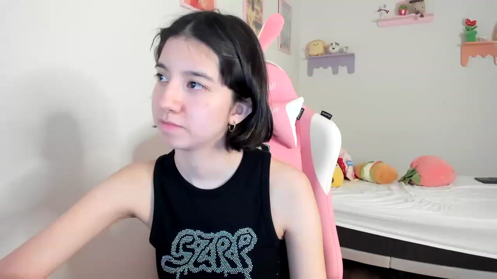 Gallery image thumbnail from Cherrycute666's myfreecams stream on, 06/28/2023, 07:45 image 4 of 20