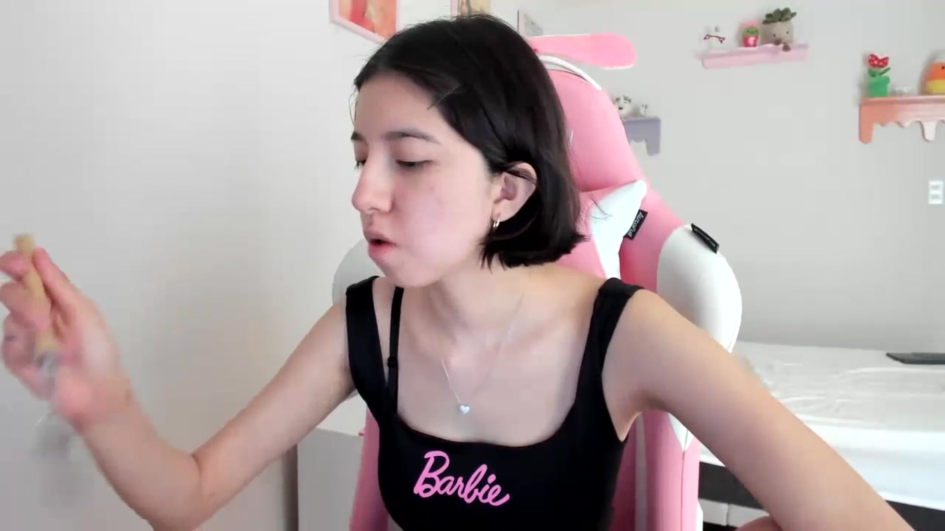 Gallery image thumbnail from Cherrycute666's myfreecams stream on, 06/28/2023, 18:28 image 15 of 20