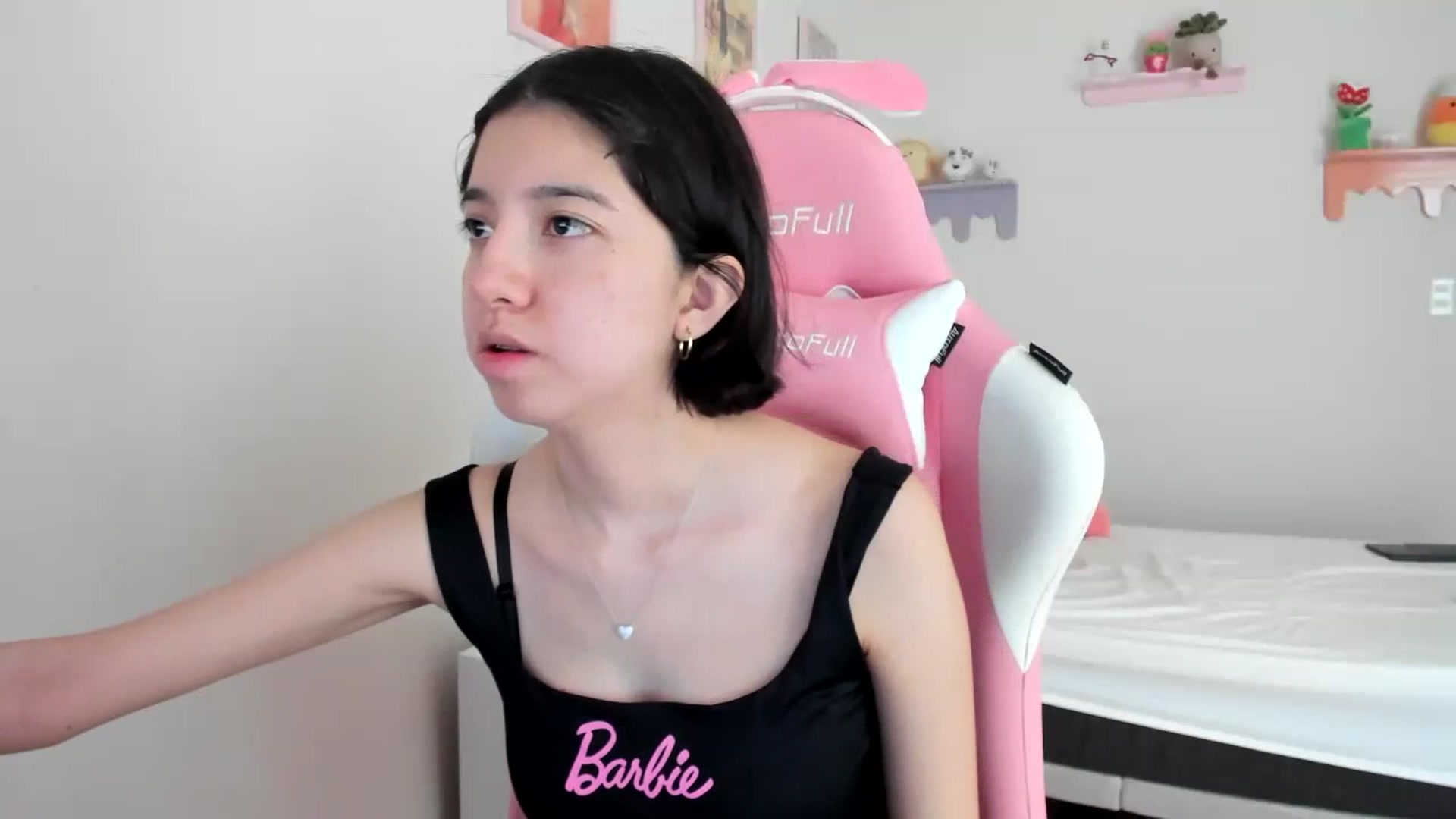Gallery image thumbnail from Cherrycute666's myfreecams stream on, 06/28/2023, 18:28 image 16 of 20
