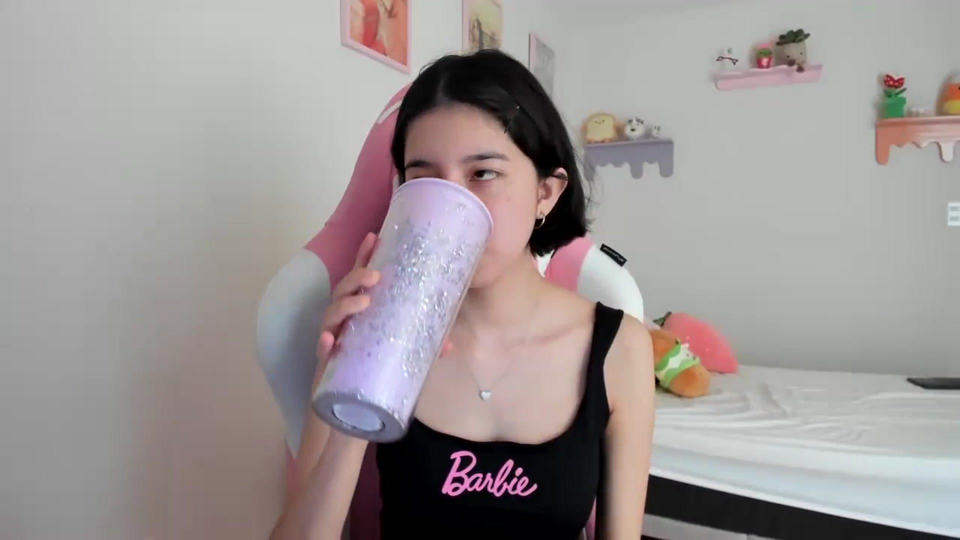 Gallery image thumbnail from Cherrycute666's myfreecams stream on, 06/28/2023, 18:28 image 10 of 20
