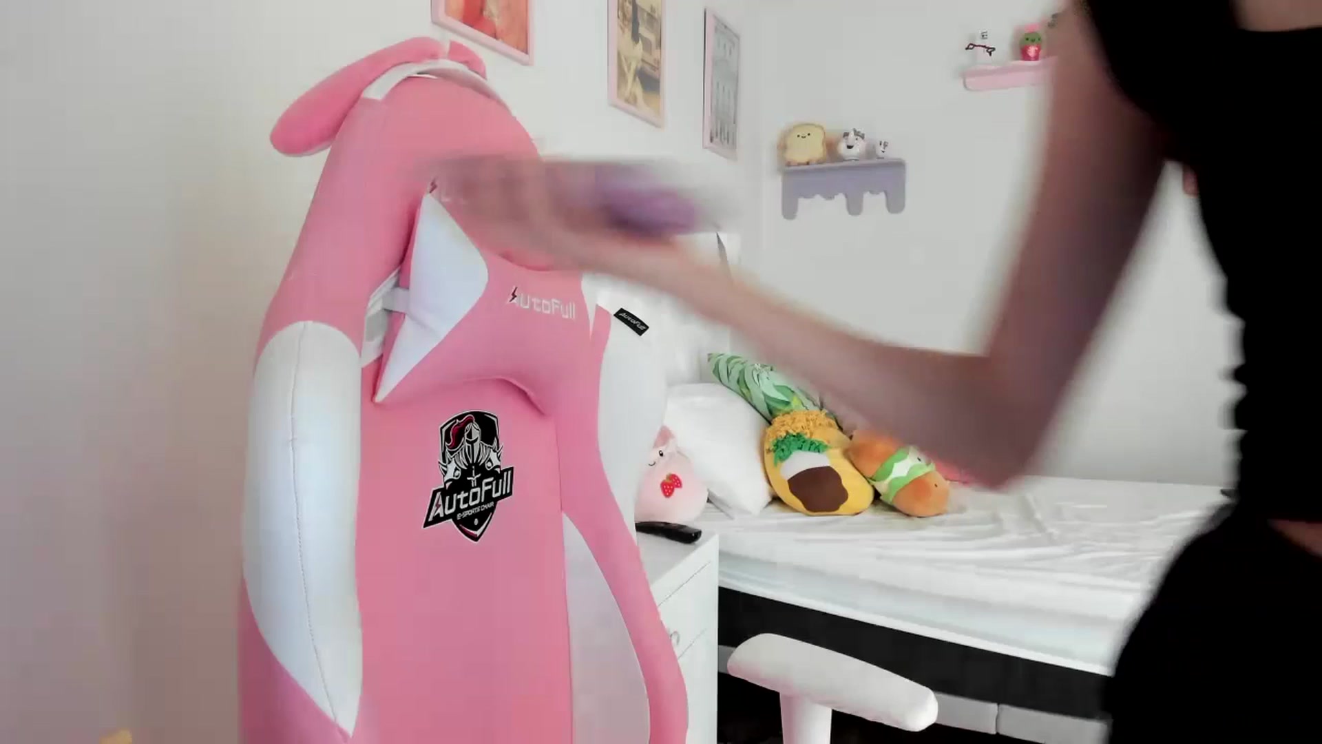 Gallery image thumbnail from Cherrycute666's myfreecams stream on, 06/28/2023, 18:28 image 9 of 20