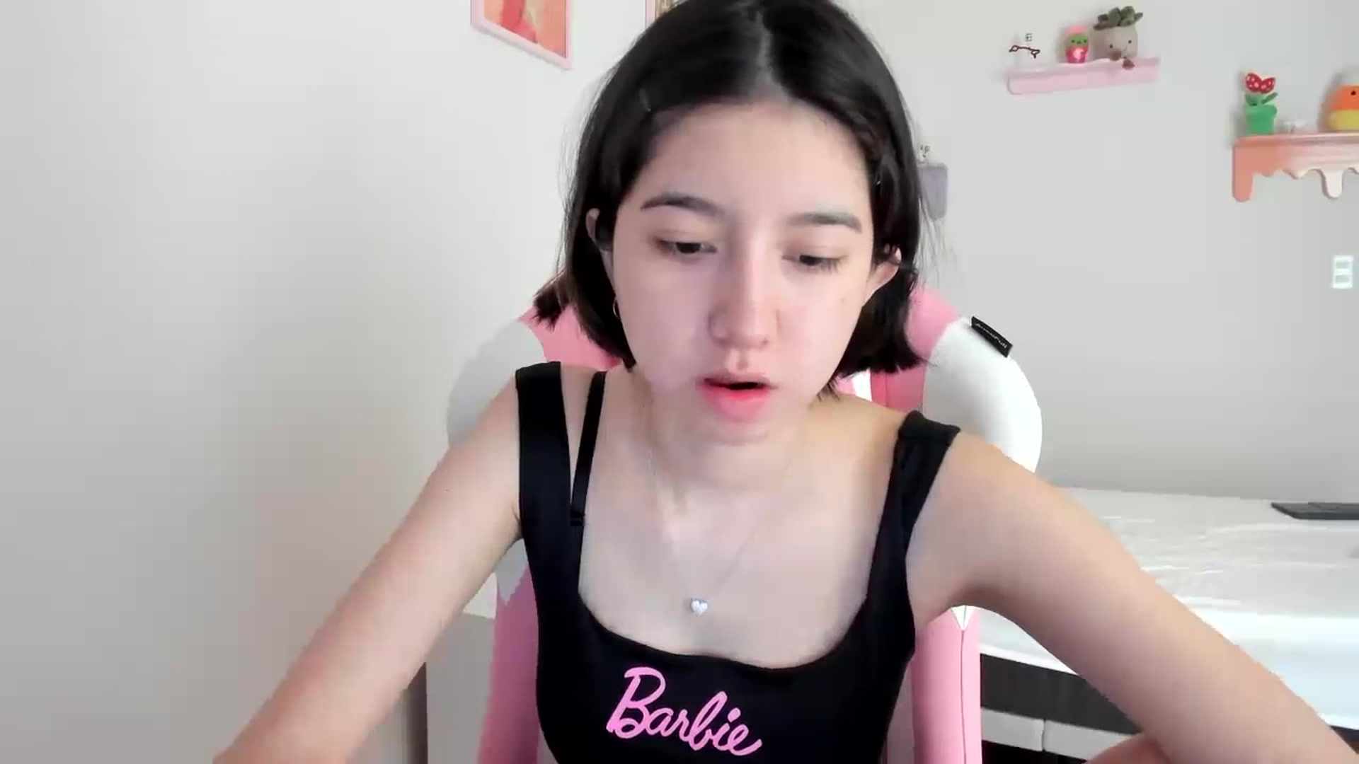 Gallery image thumbnail from Cherrycute666's myfreecams stream on, 06/28/2023, 18:28 image 14 of 20