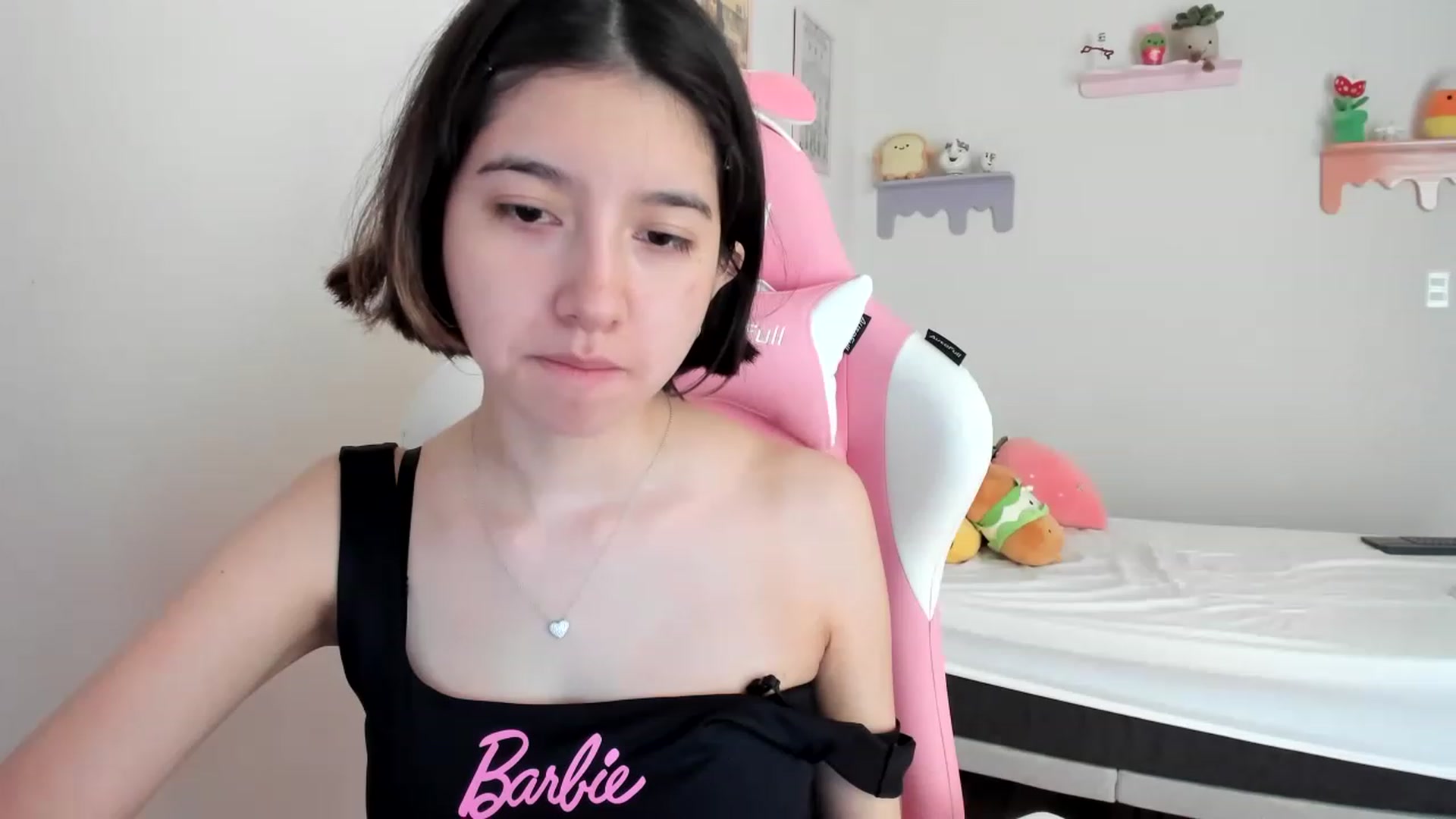 Gallery image thumbnail from Cherrycute666's myfreecams stream on, 06/28/2023, 19:13 image 7 of 20