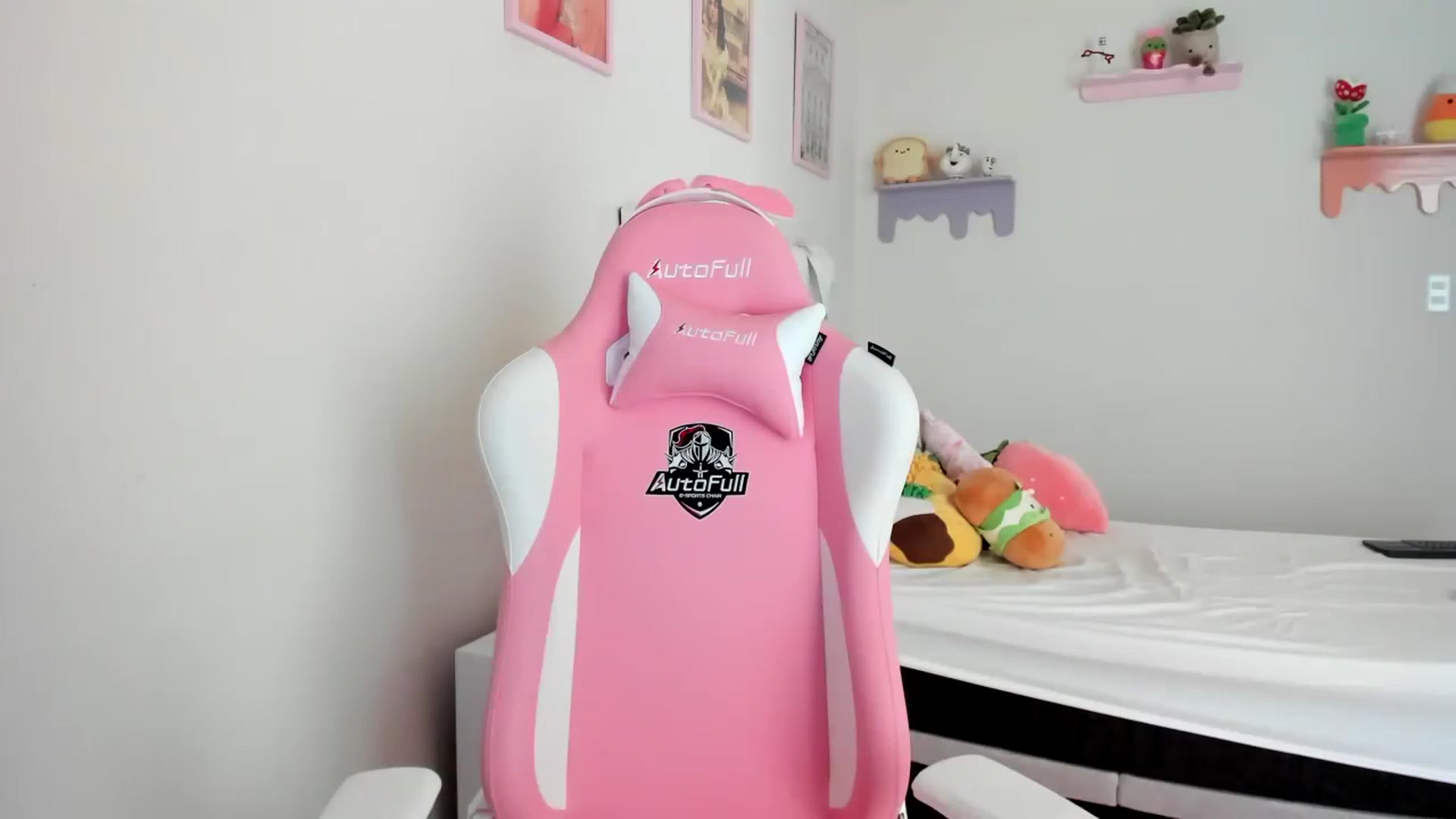 Gallery image thumbnail from Cherrycute666's myfreecams stream on, 06/28/2023, 19:13 image 19 of 20