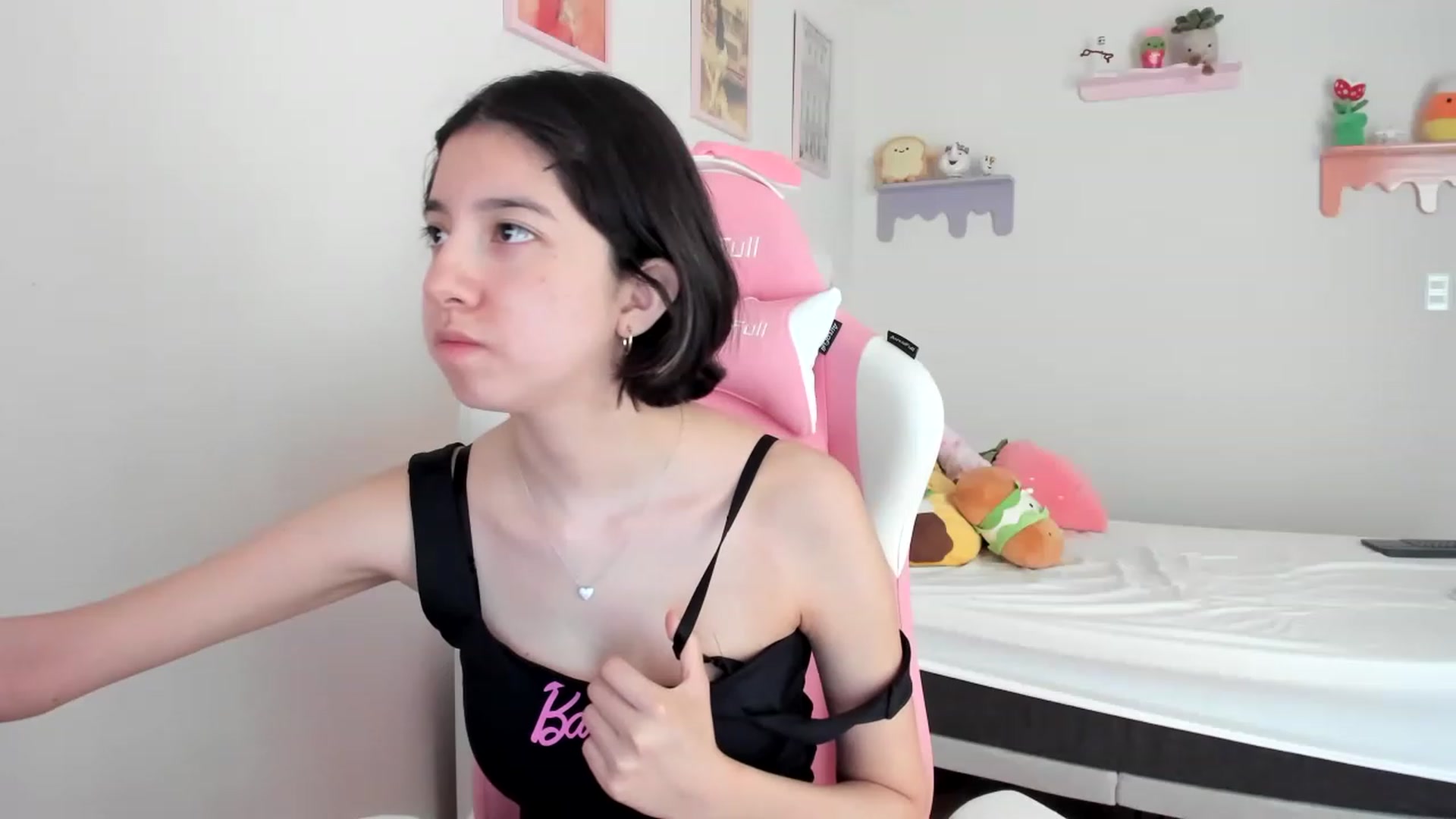 Gallery image thumbnail from Cherrycute666's myfreecams stream on, 06/28/2023, 19:13 image 14 of 20