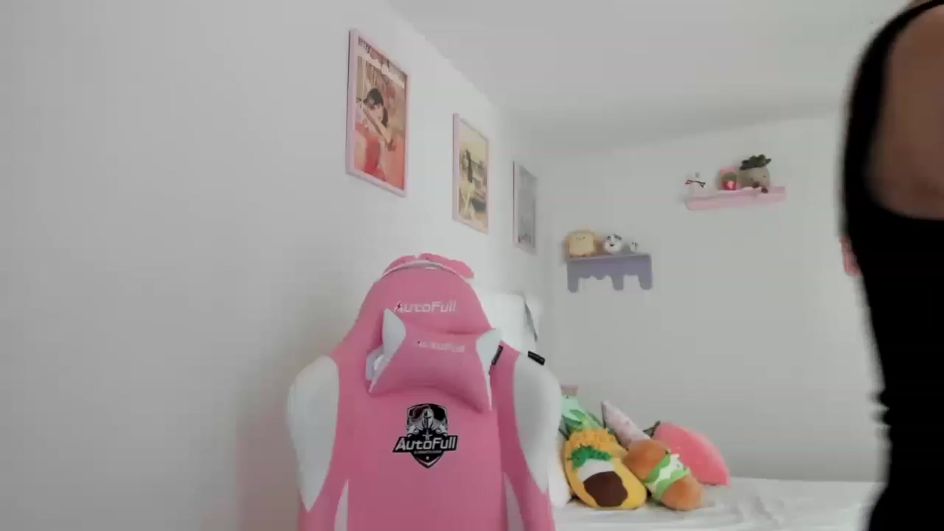 Gallery image thumbnail from Cherrycute666's myfreecams stream on, 06/28/2023, 19:13 image 20 of 20
