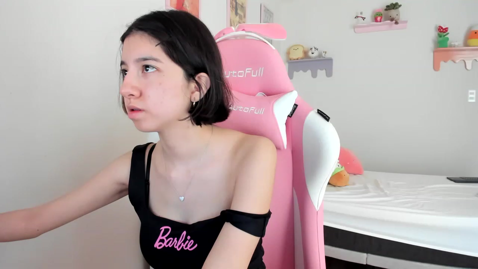 Gallery image thumbnail from Cherrycute666's myfreecams stream on, 06/28/2023, 19:13 image 5 of 20