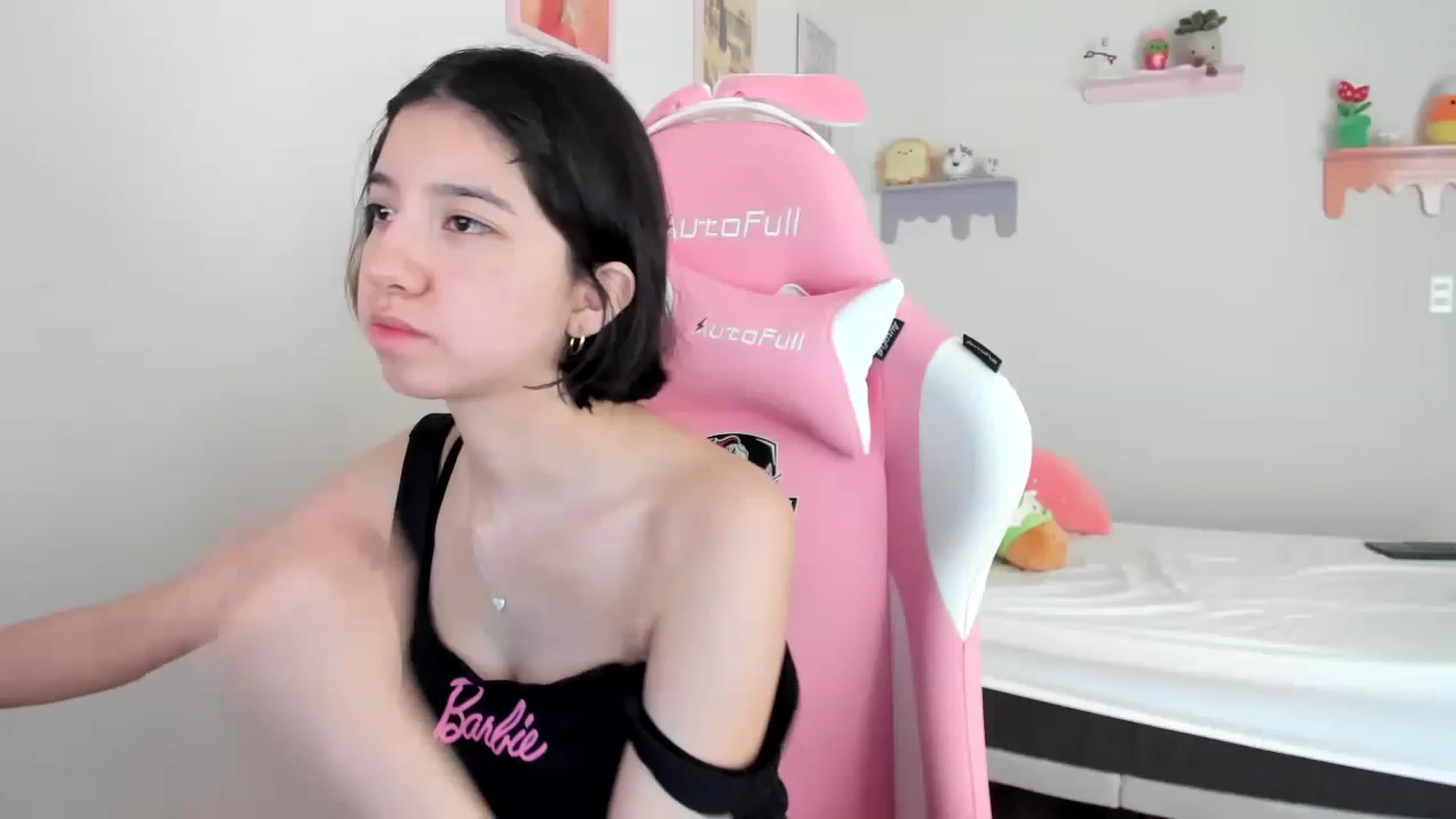 Gallery image thumbnail from Cherrycute666's myfreecams stream on, 06/28/2023, 19:13 image 3 of 20