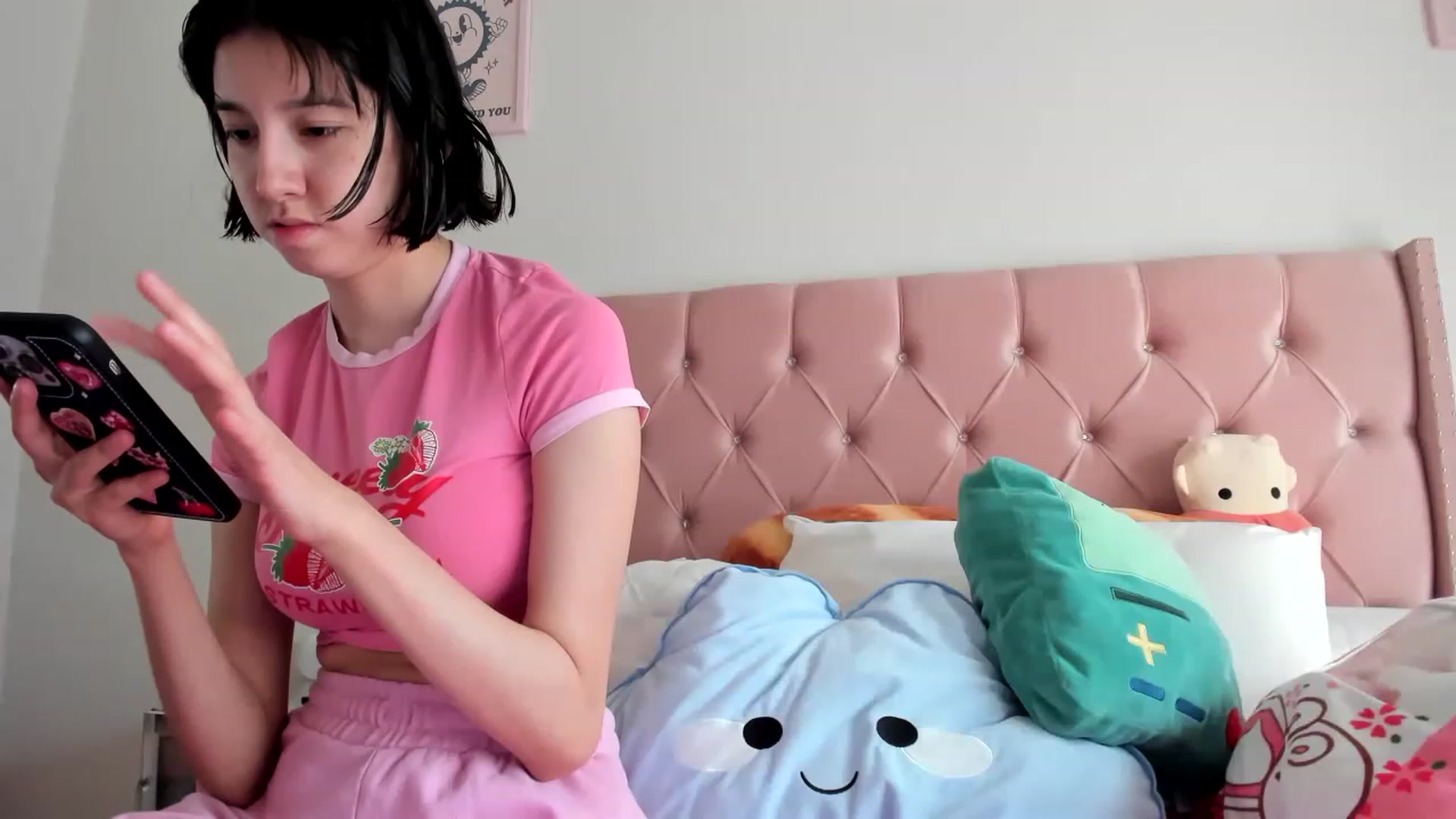 Gallery image thumbnail from Cherrycute666's myfreecams stream on, 06/28/2023, 19:59 image 12 of 20