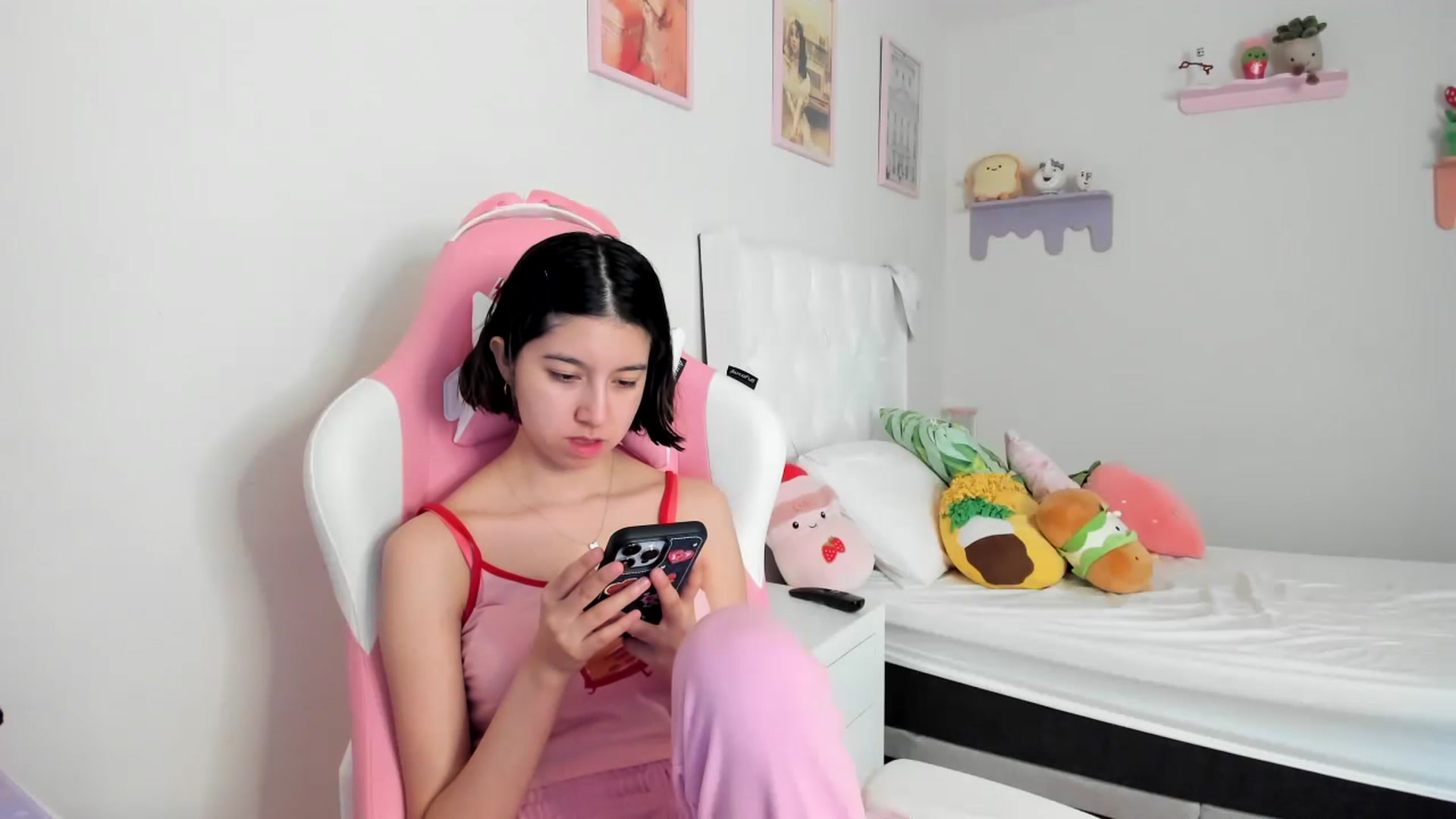 Gallery image thumbnail from Cherrycute666's myfreecams stream on, 06/28/2023, 20:26 image 5 of 20