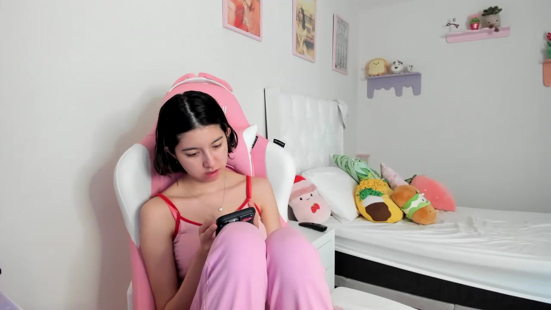 Gallery image thumbnail from Cherrycute666's myfreecams stream on, 06/28/2023, 20:26 image 7 of 20
