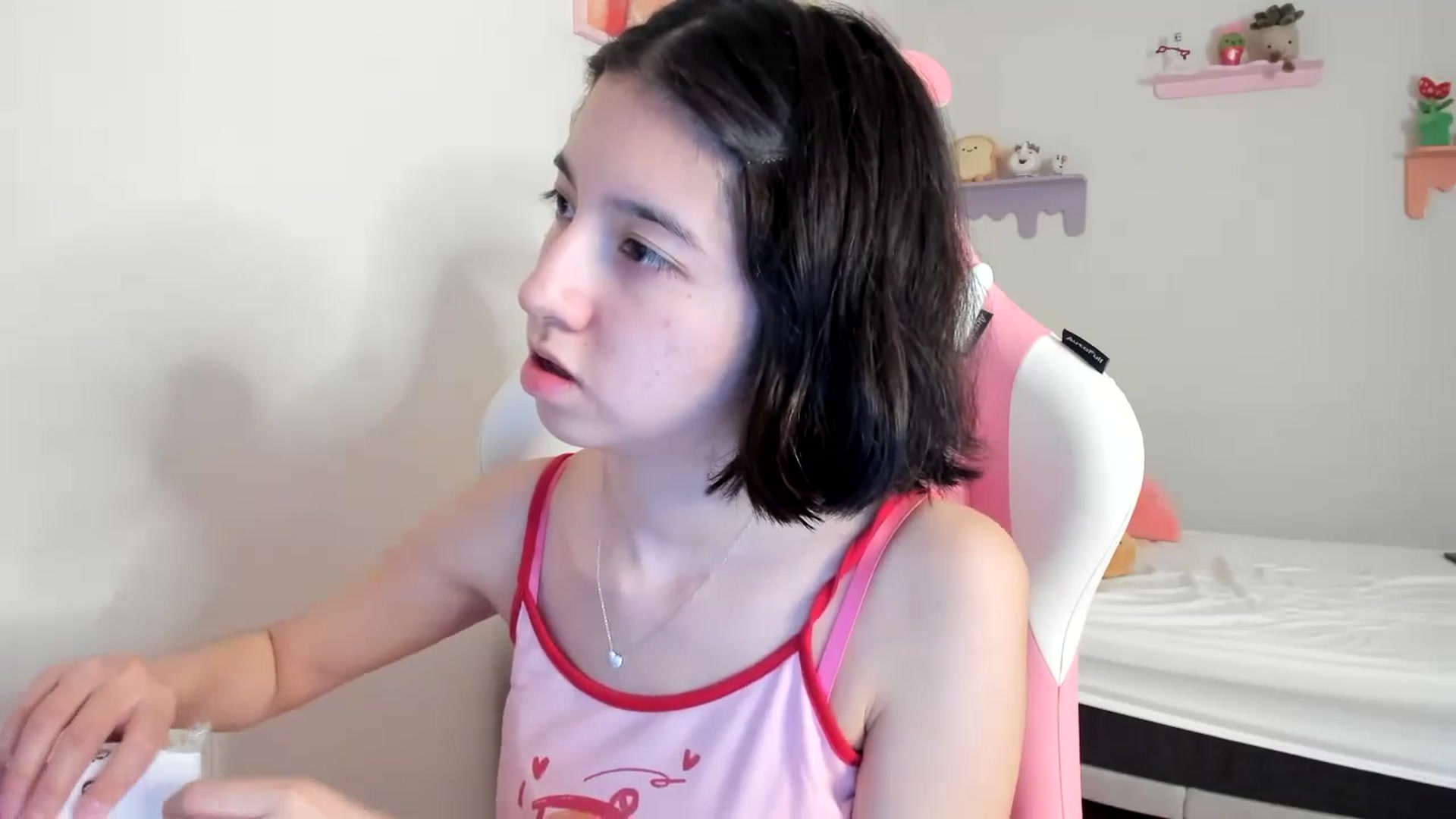 Gallery image thumbnail from Cherrycute666's myfreecams stream on, 06/28/2023, 22:12 image 7 of 20