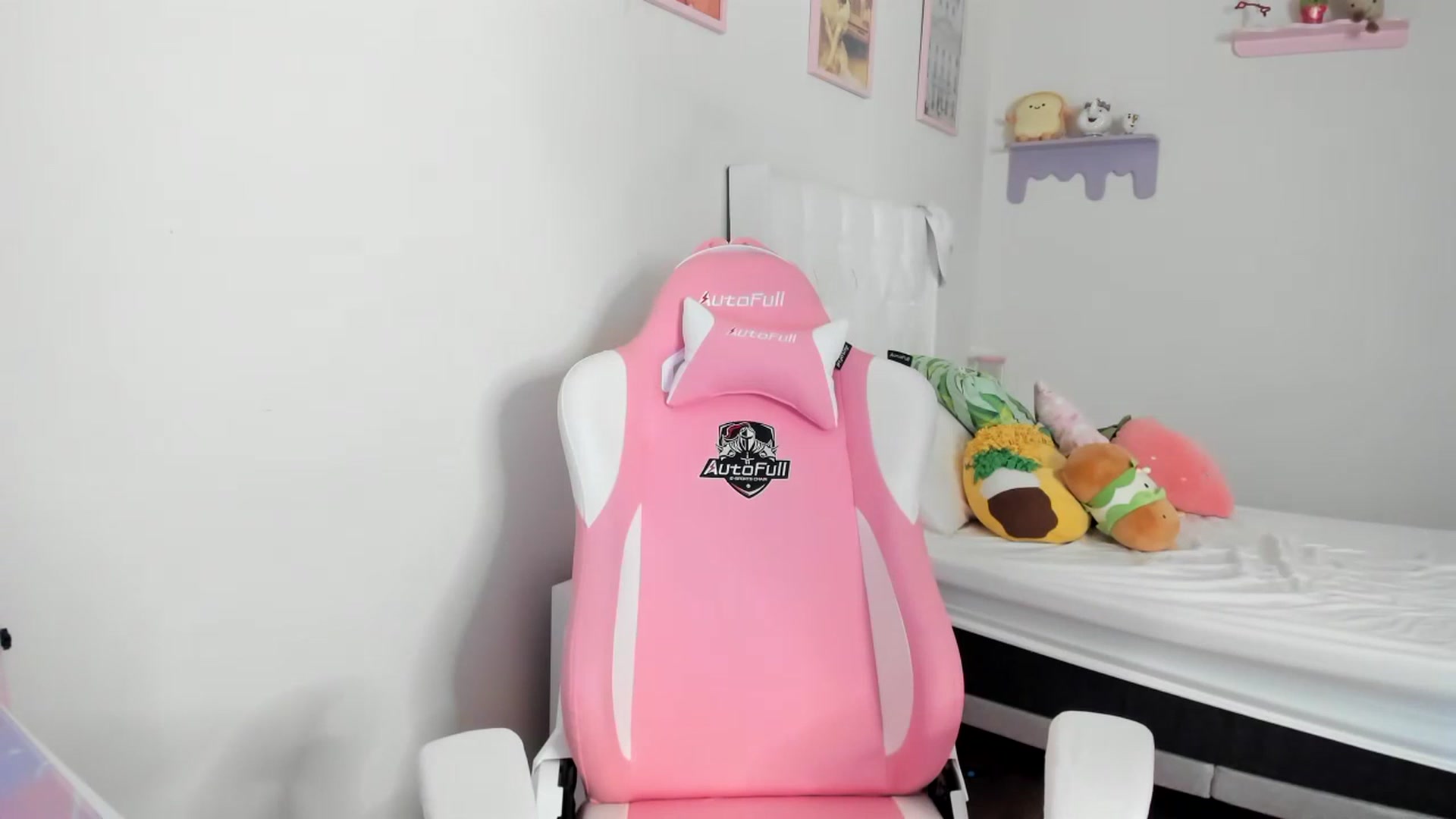 Gallery image thumbnail from Cherrycute666's myfreecams stream on, 06/28/2023, 22:12 image 2 of 20