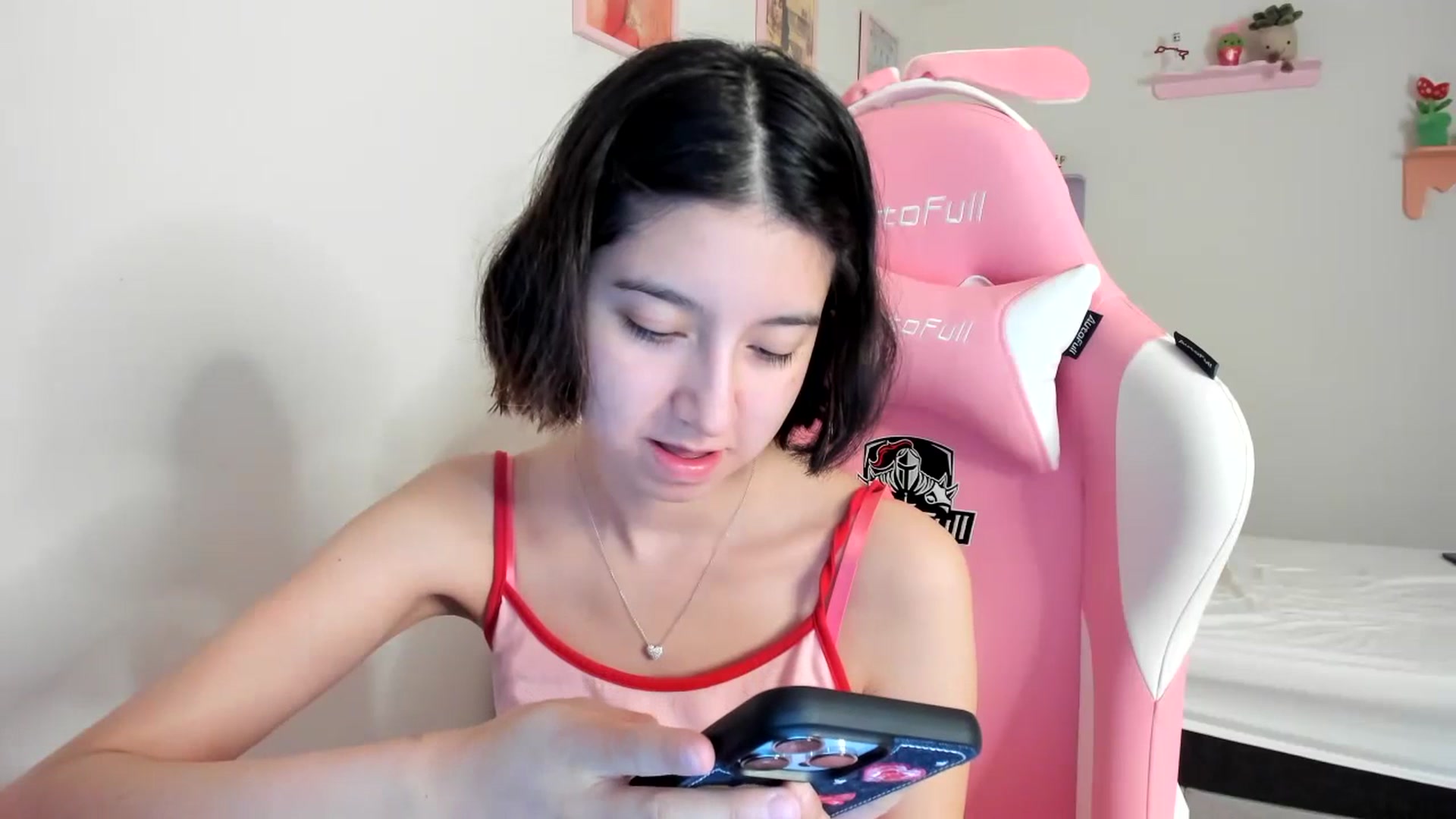 Gallery image thumbnail from Cherrycute666's myfreecams stream on, 06/28/2023, 22:12 image 5 of 20