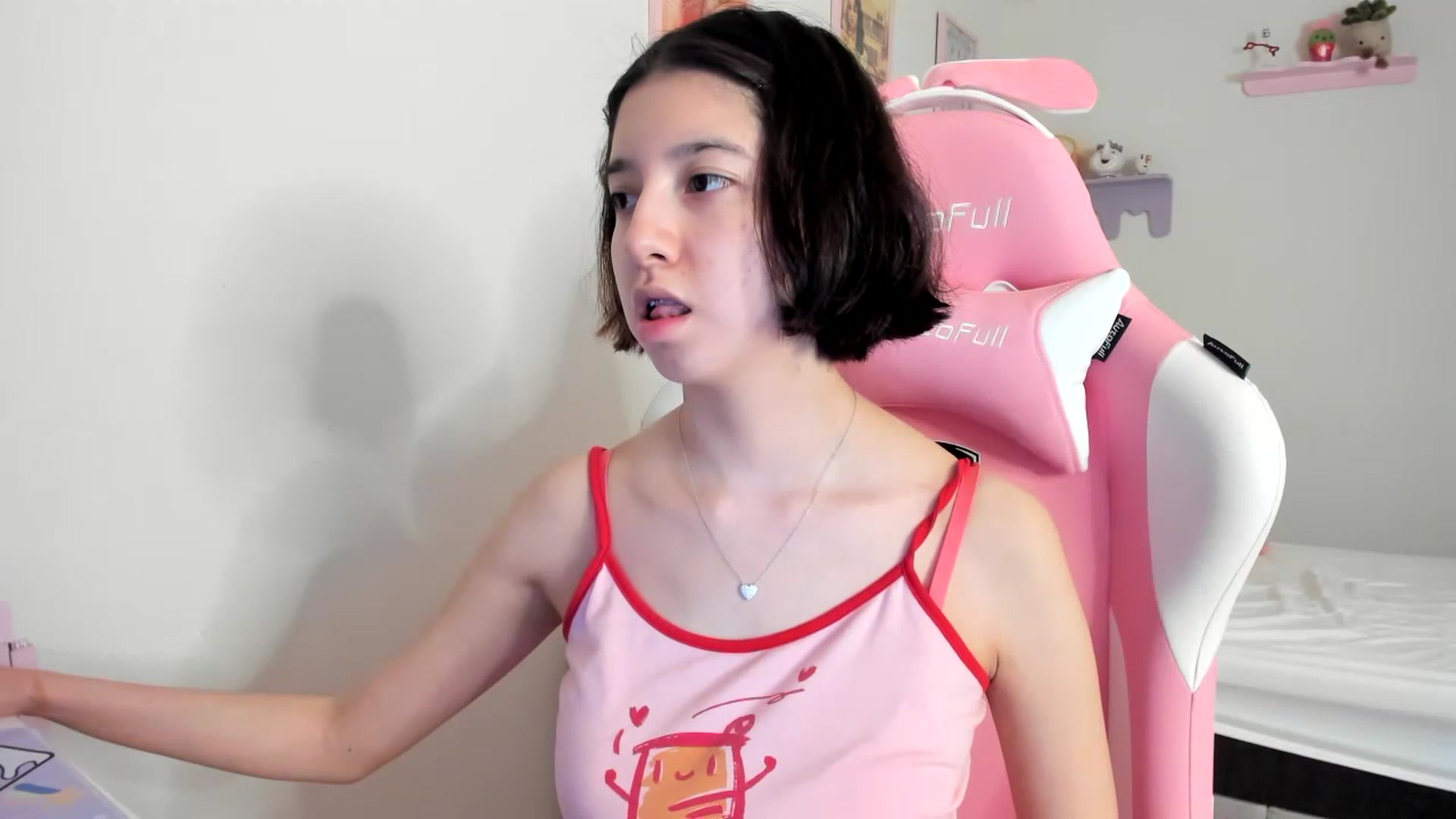 Gallery image thumbnail from Cherrycute666's myfreecams stream on, 06/28/2023, 22:12 image 4 of 20
