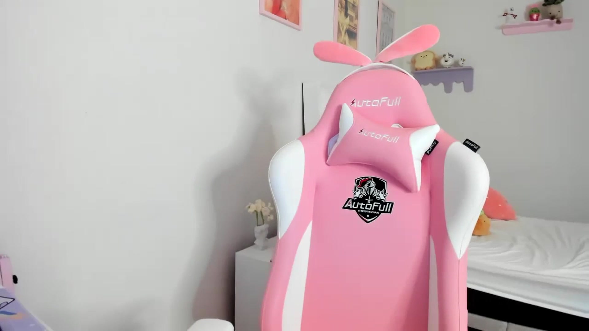 Gallery image thumbnail from Cherrycute666's myfreecams stream on, 06/28/2023, 23:15 image 19 of 20
