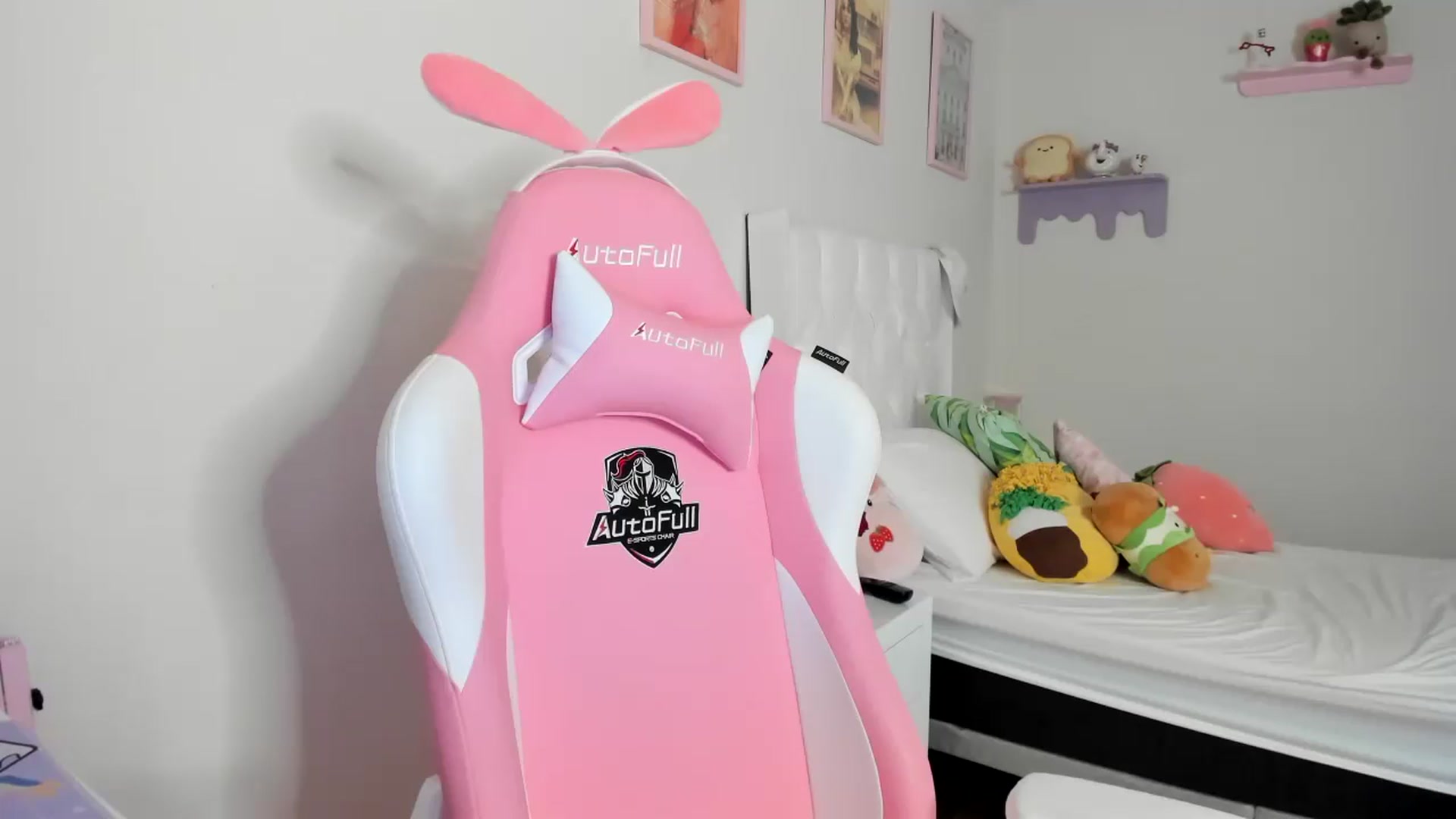 Gallery image thumbnail from Cherrycute666's myfreecams stream on, 06/29/2023, 24:15 image 11 of 20