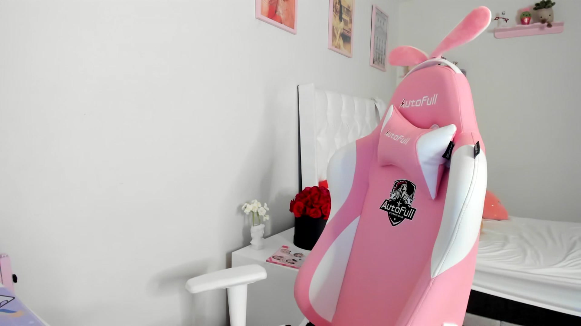Gallery image thumbnail from Cherrycute666's myfreecams stream on, 06/29/2023, 24:15 image 14 of 20