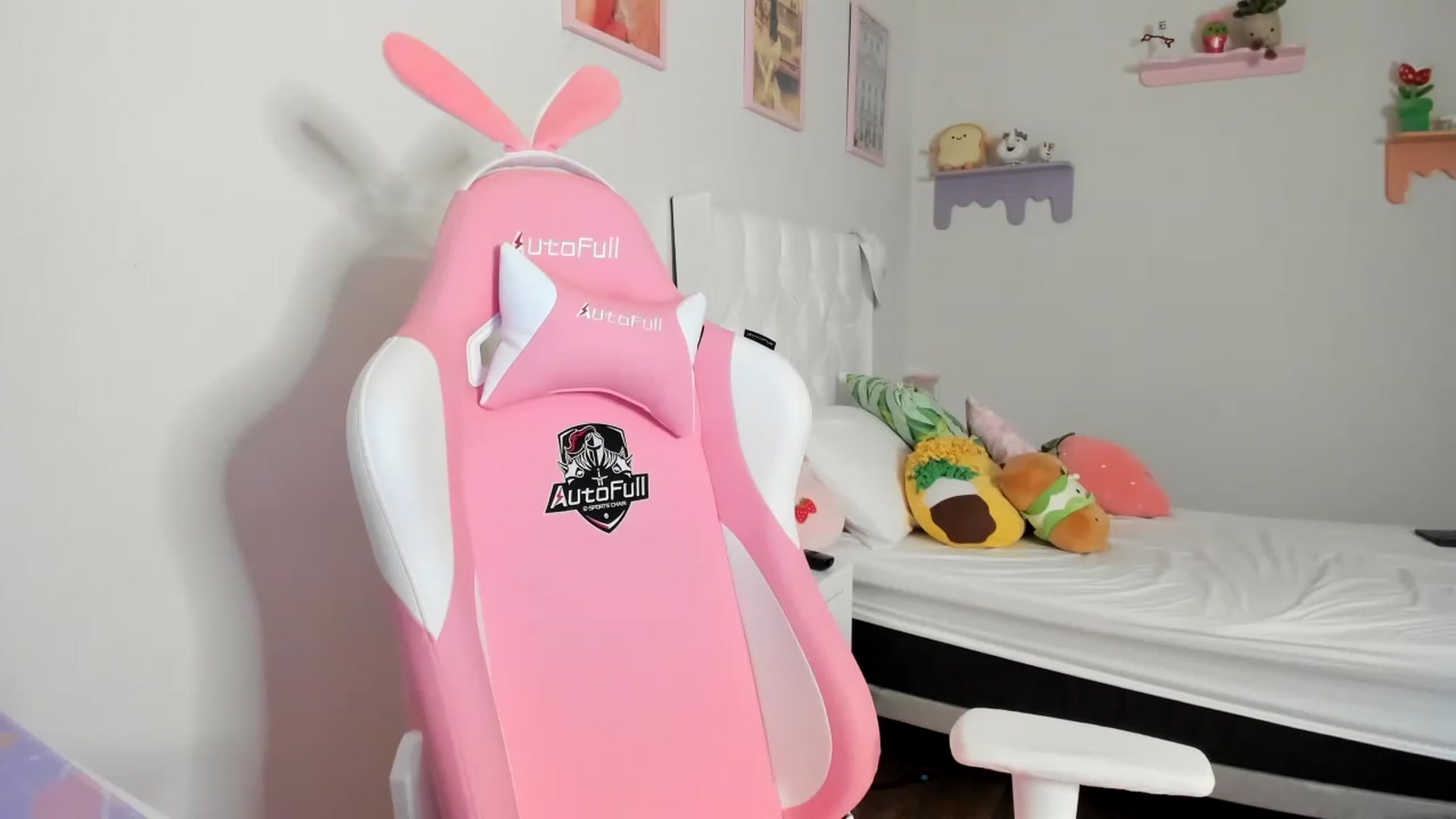 Gallery image thumbnail from Cherrycute666's myfreecams stream on, 06/29/2023, 06:40 image 7 of 20