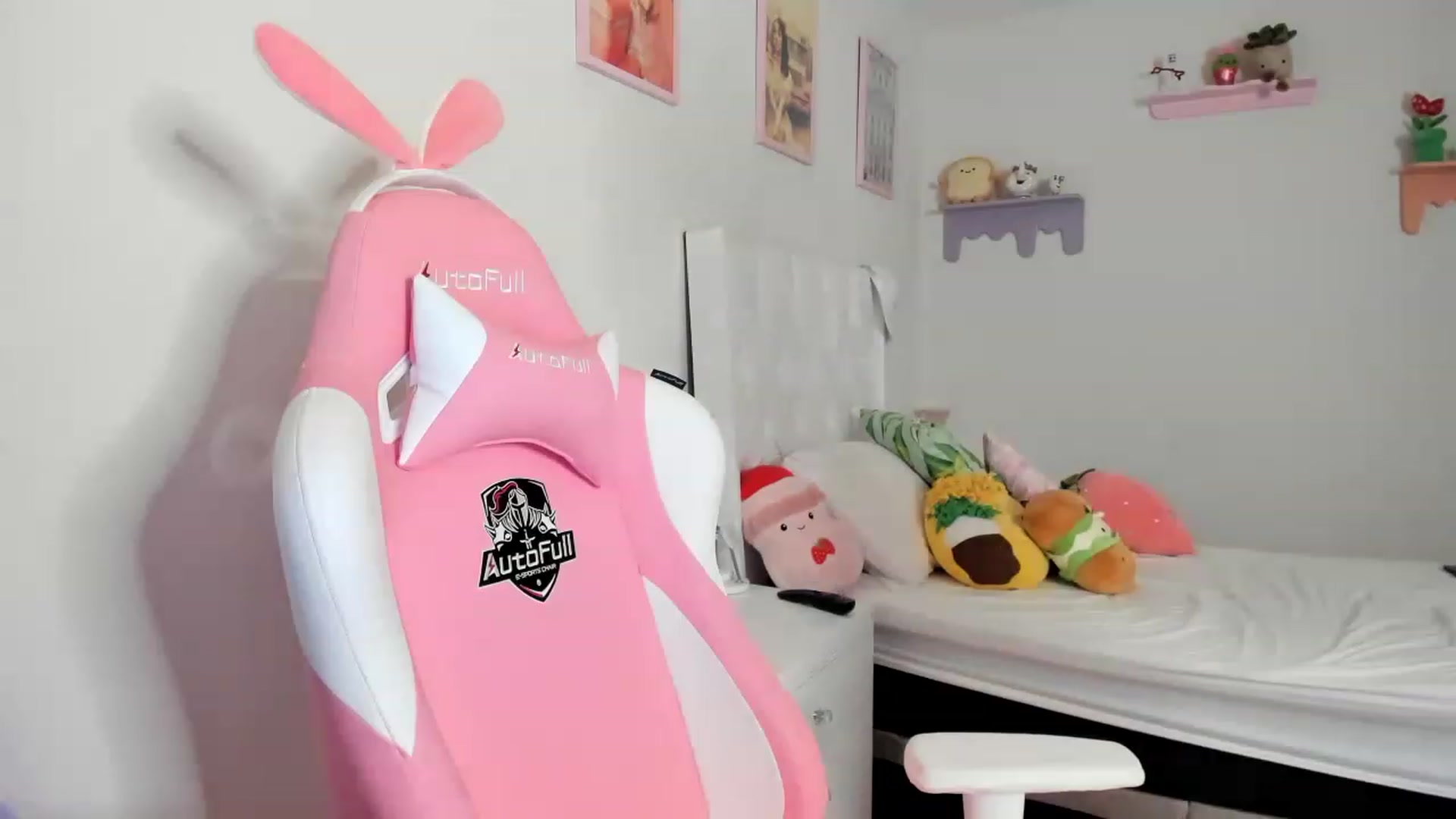 Gallery image thumbnail from Cherrycute666's myfreecams stream on, 06/29/2023, 06:40 image 13 of 20