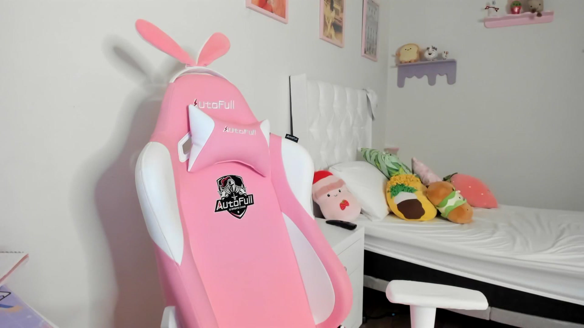 Gallery image thumbnail from Cherrycute666's myfreecams stream on, 06/29/2023, 09:03 image 18 of 20