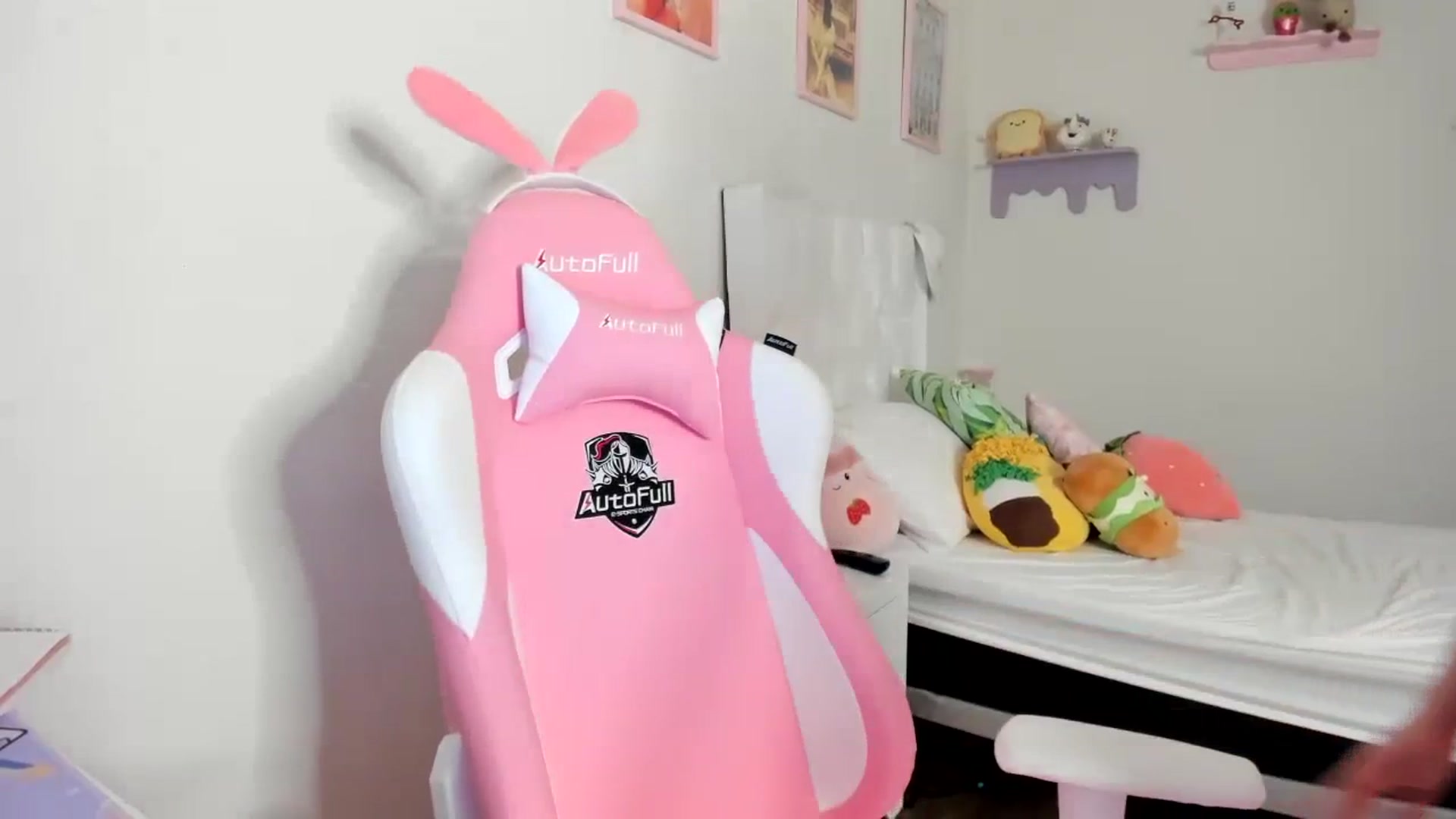 Gallery image thumbnail from Cherrycute666's myfreecams stream on, 06/29/2023, 09:03 image 17 of 20