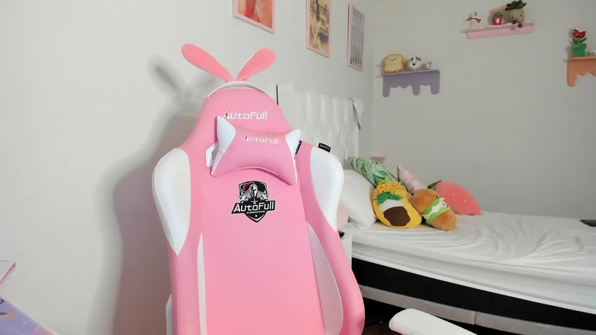 Gallery image thumbnail from Cherrycute666's myfreecams stream on, 06/29/2023, 09:03 image 1 of 20