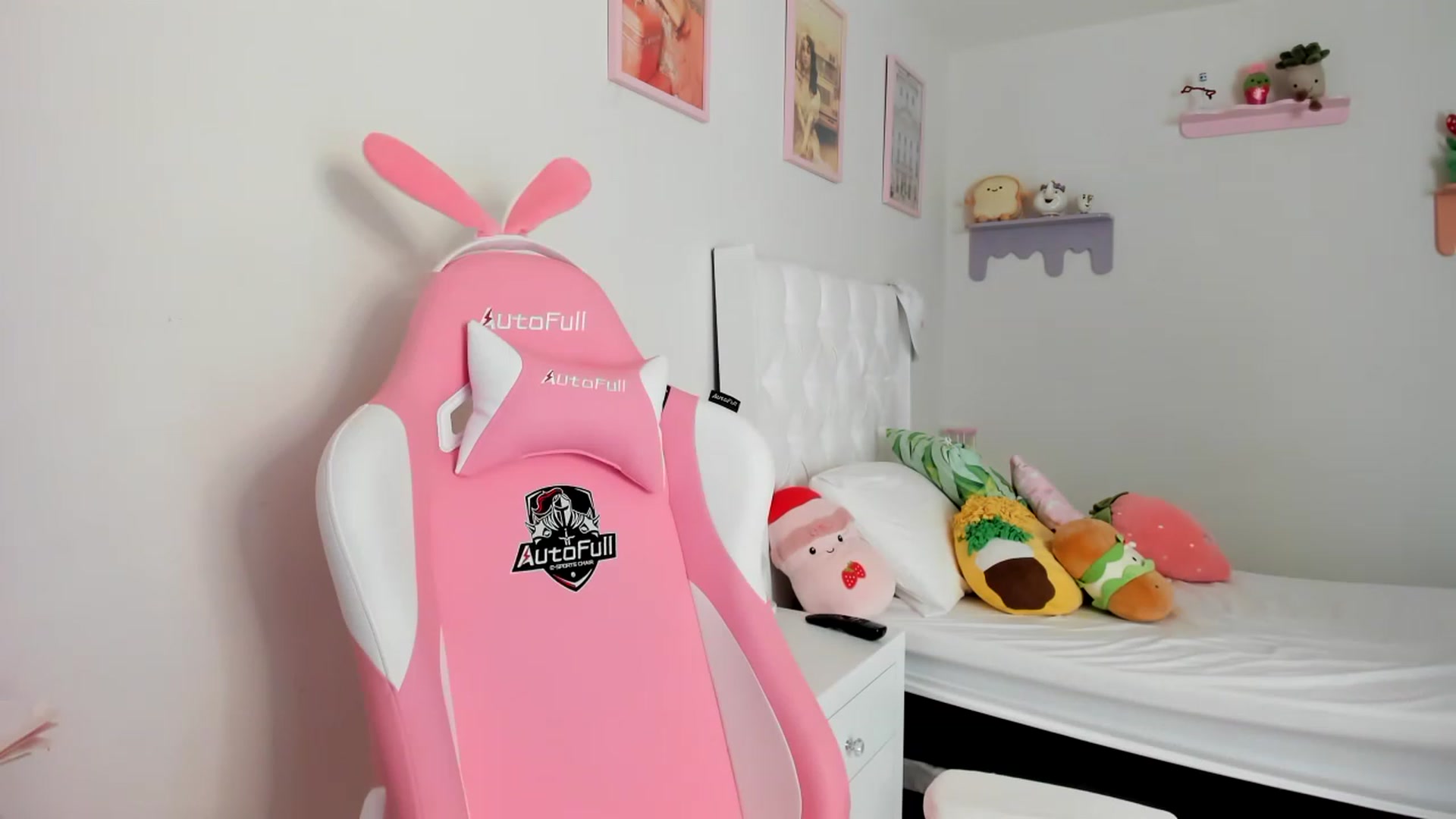 Gallery image thumbnail from Cherrycute666's myfreecams stream on, 06/29/2023, 20:55 image 9 of 20