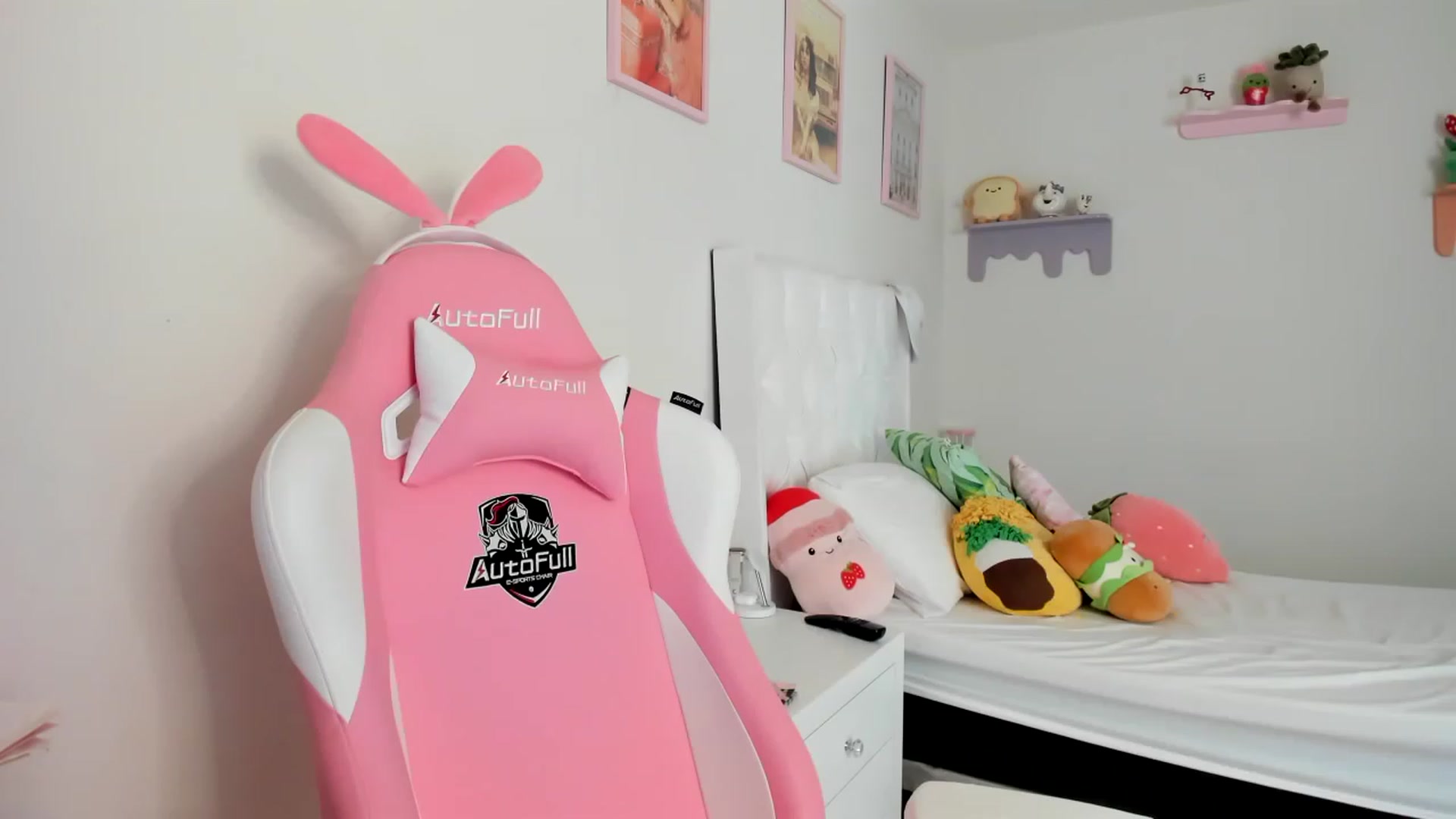 Gallery image thumbnail from Cherrycute666's myfreecams stream on, 06/29/2023, 20:55 image 7 of 20