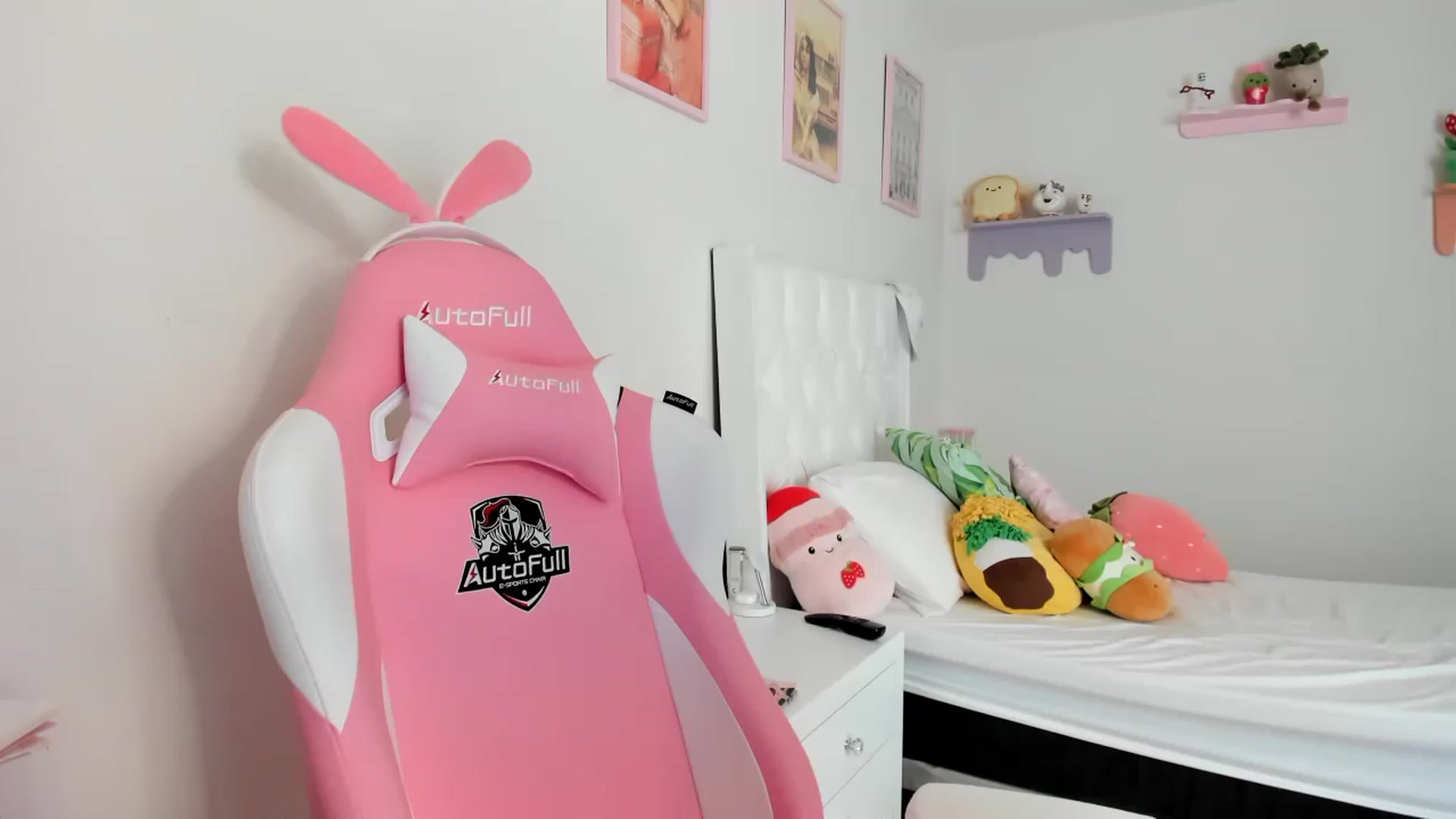 Gallery image thumbnail from Cherrycute666's myfreecams stream on, 06/29/2023, 20:55 image 5 of 20