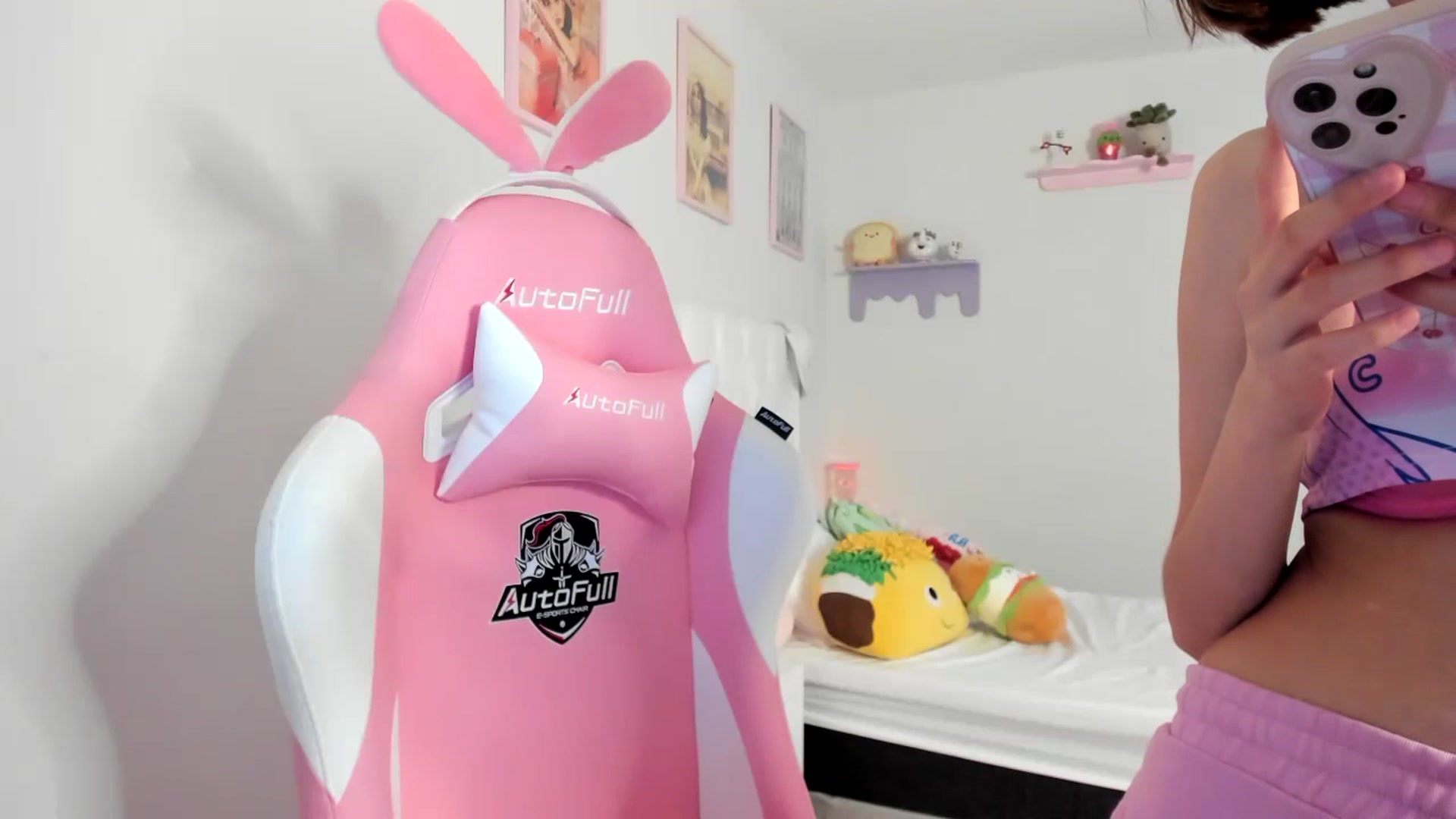 Gallery image thumbnail from Cherrycute666's myfreecams stream on, 06/30/2023, 07:57 image 13 of 20