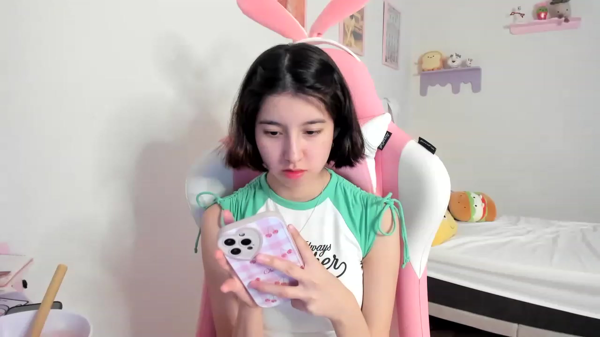 Gallery image thumbnail from Cherrycute666's myfreecams stream on, 07/01/2023, 24:08 image 6 of 20