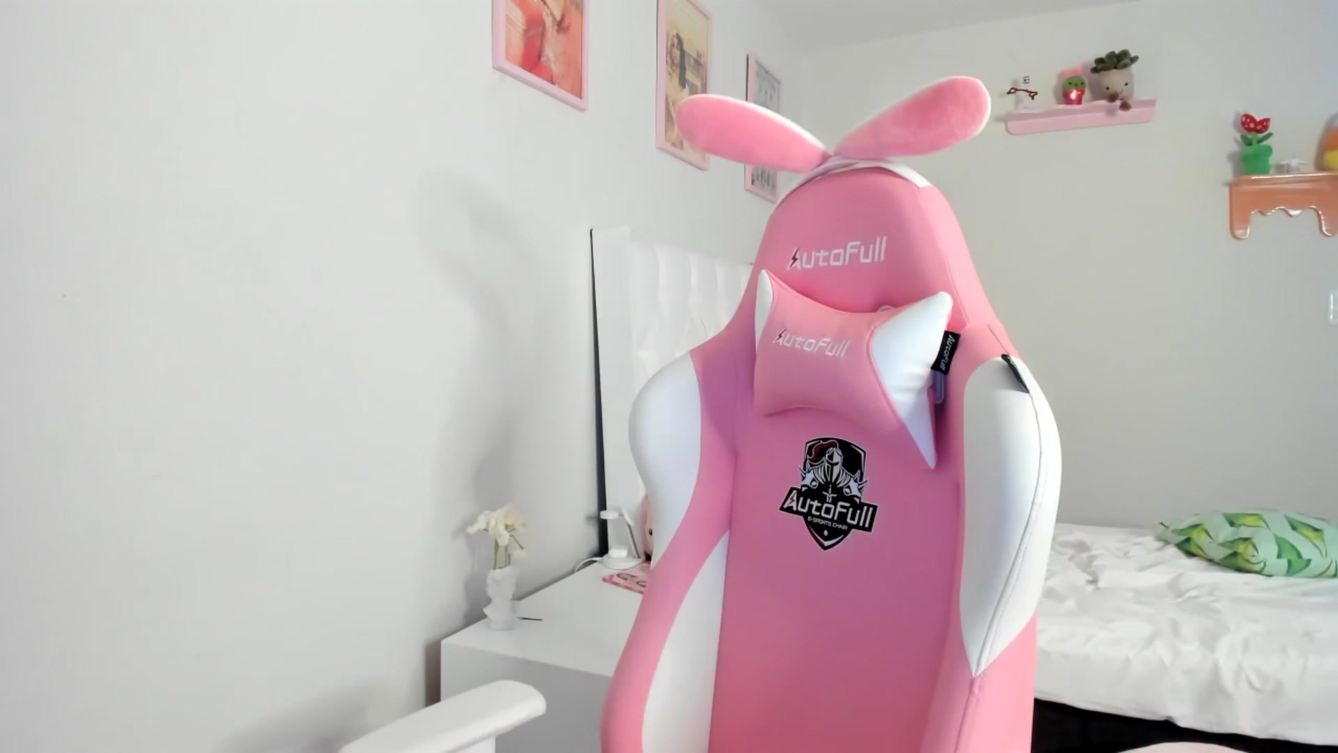 Gallery image thumbnail from Cherrycute666's myfreecams stream on, 07/03/2023, 01:08 image 18 of 20