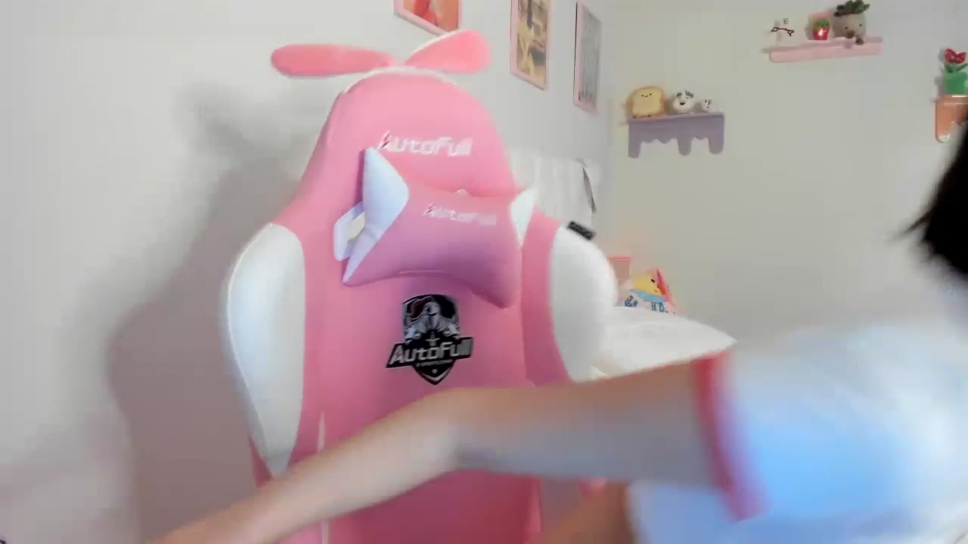 Gallery image thumbnail from Cherrycute666's myfreecams stream on, 07/03/2023, 02:47 image 19 of 20