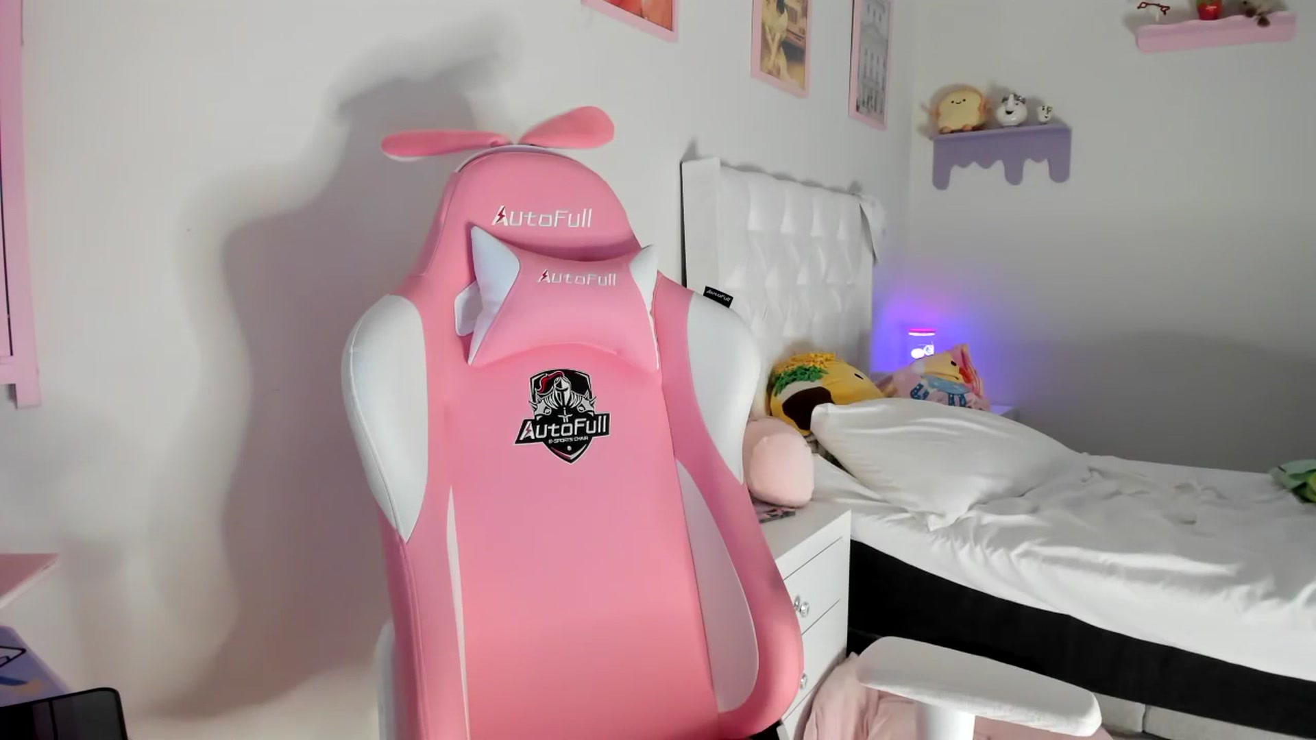 Gallery image thumbnail from Cherrycute666's myfreecams stream on, 07/03/2023, 07:34 image 19 of 20