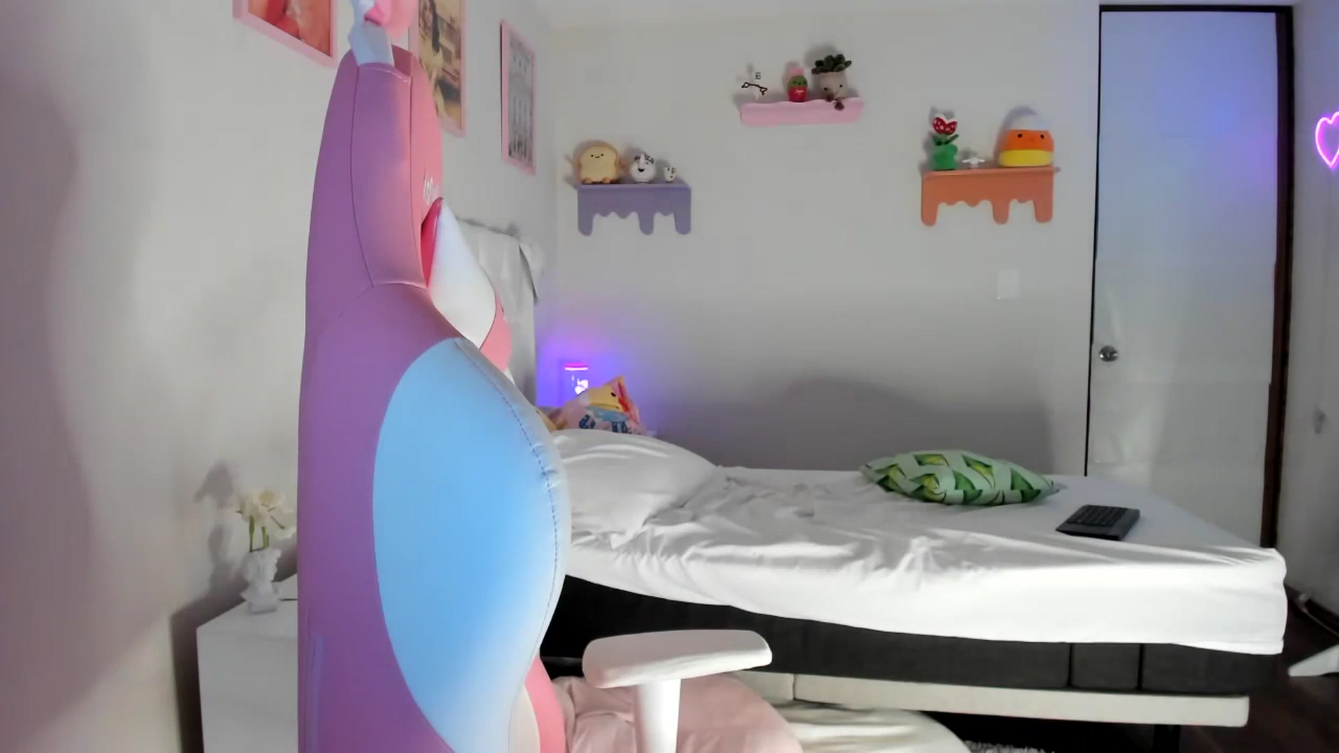 Gallery image thumbnail from Cherrycute666's myfreecams stream on, 07/03/2023, 08:35 image 5 of 20