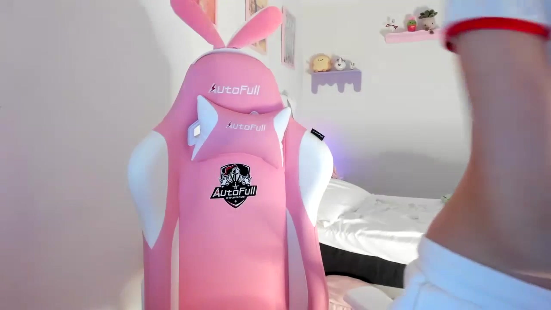 Gallery image thumbnail from Cherrycute666's myfreecams stream on, 07/03/2023, 08:35 image 7 of 20